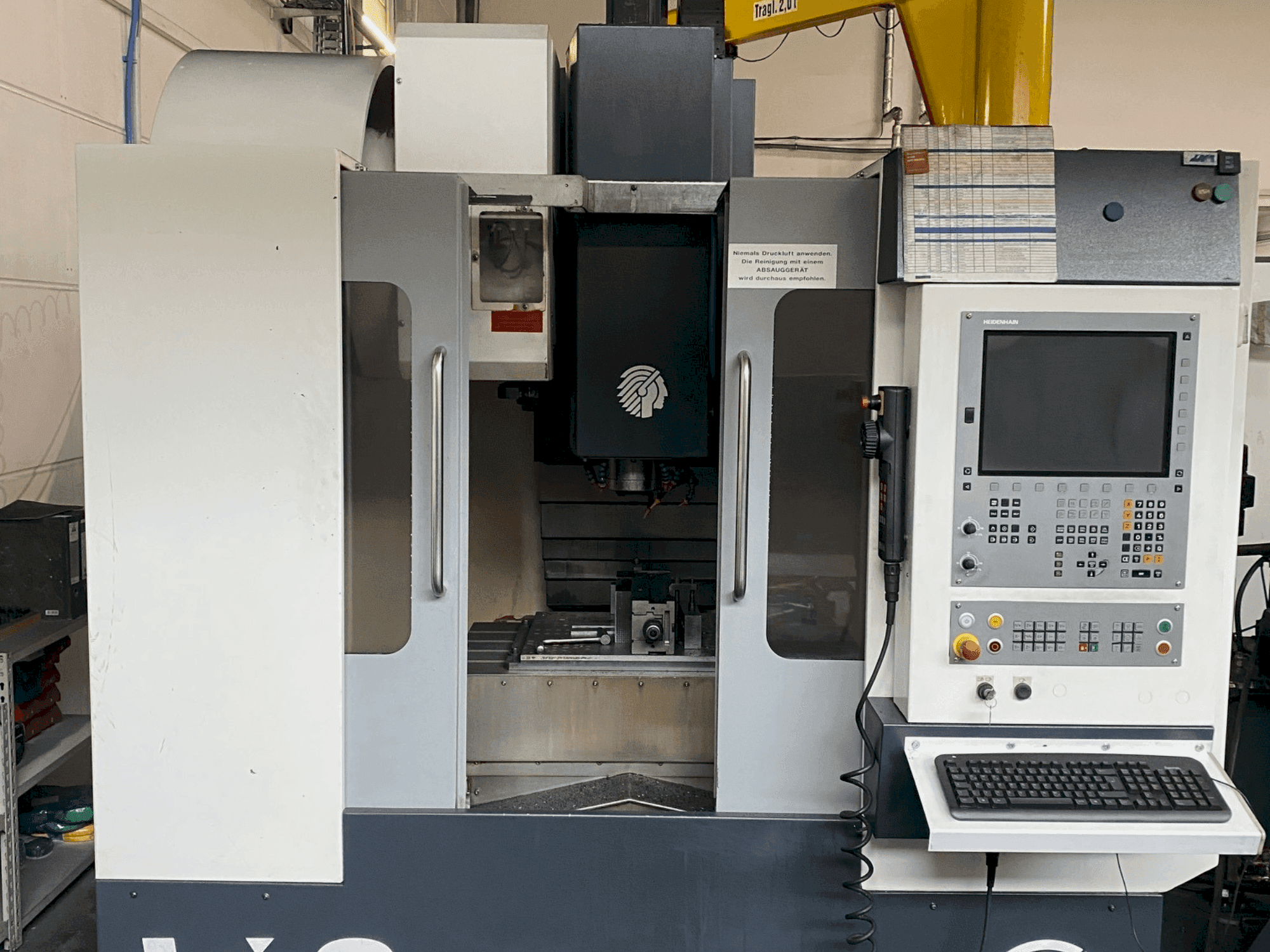 Prikaz stroja Huron VX8 sprijeda