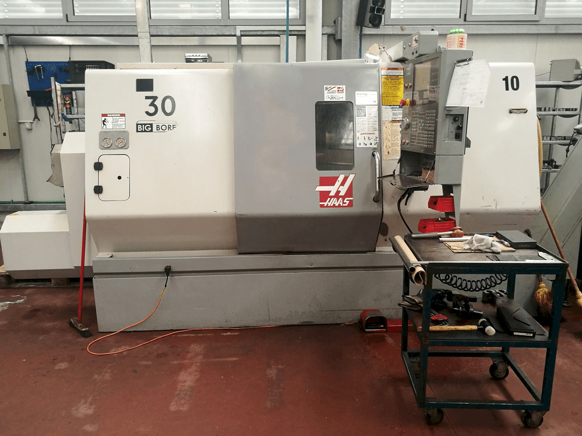 Prikaz stroja HAAS SL-30THBE sprijeda