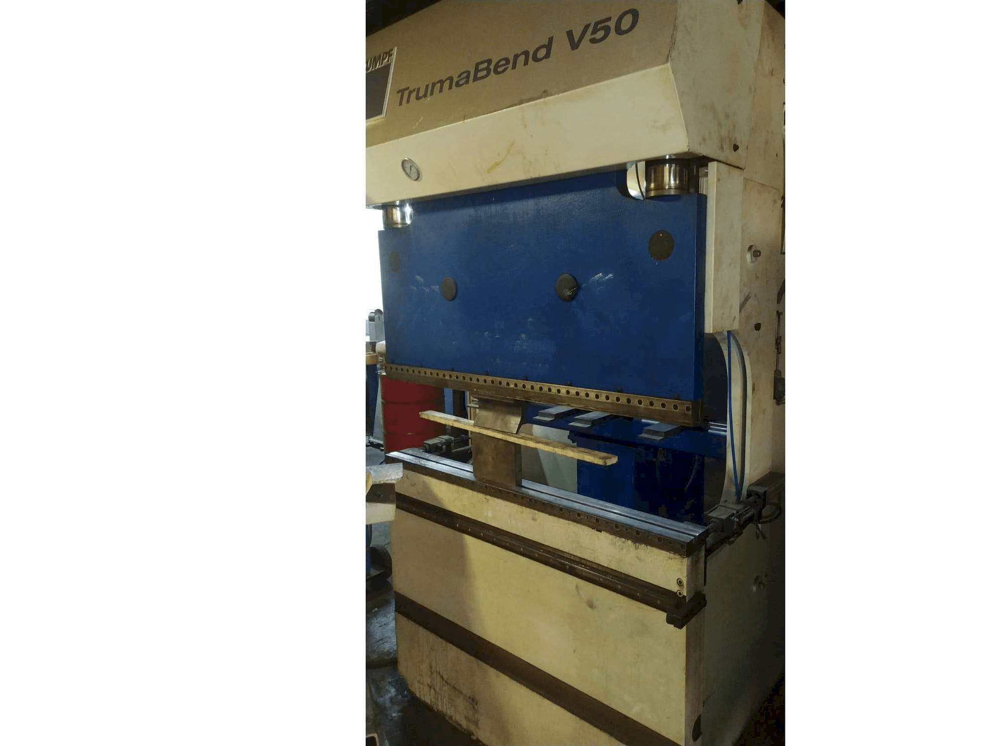 Prikaz stroja Trumpf TrumaBend V50 sprijeda