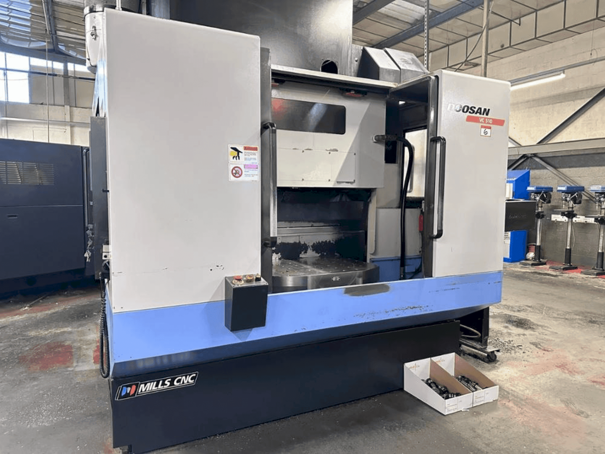 Prikaz stroja DOOSAN VC 510 sprijeda