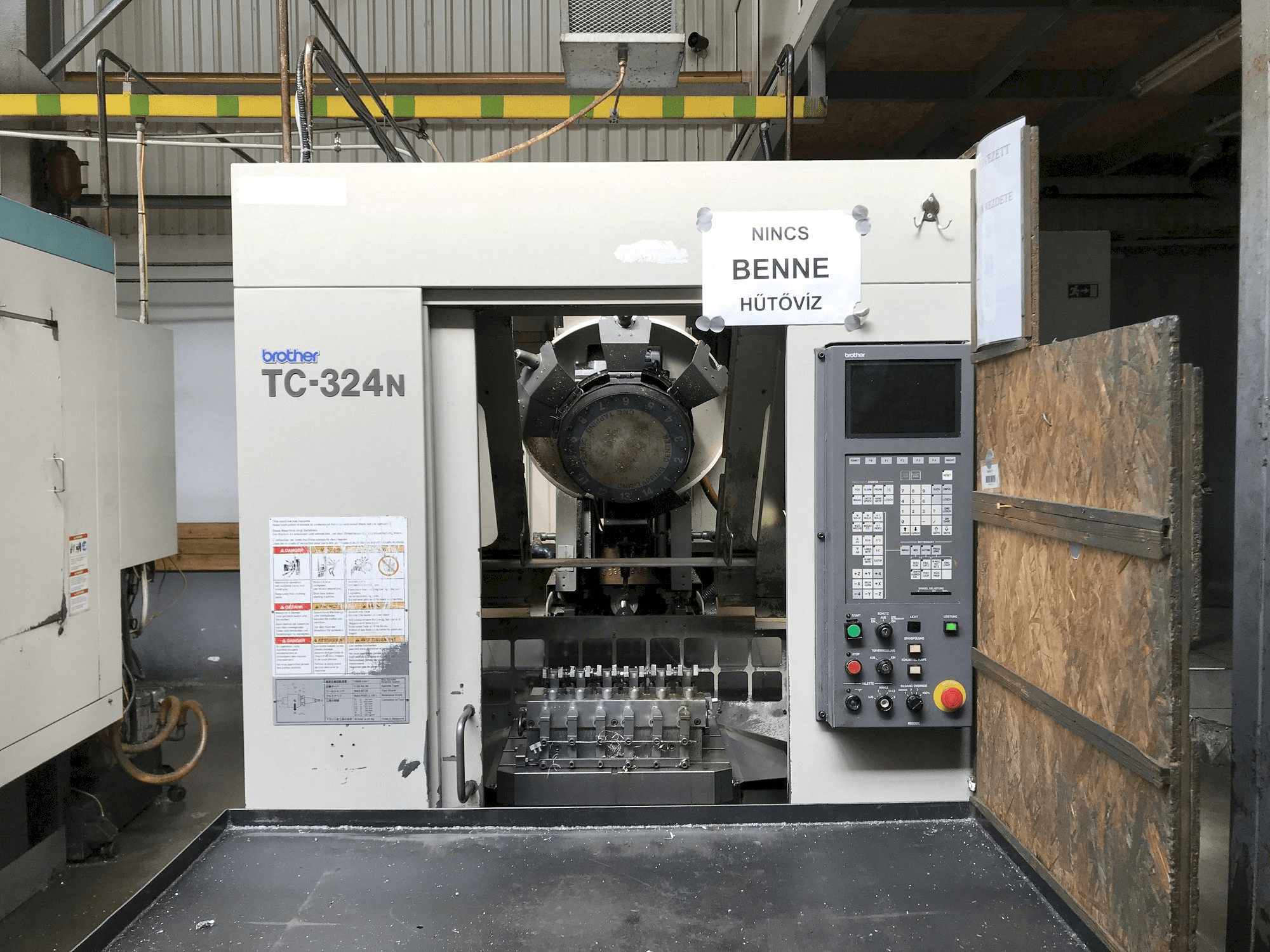 Prikaz stroja Brother TC-324N sprijeda
