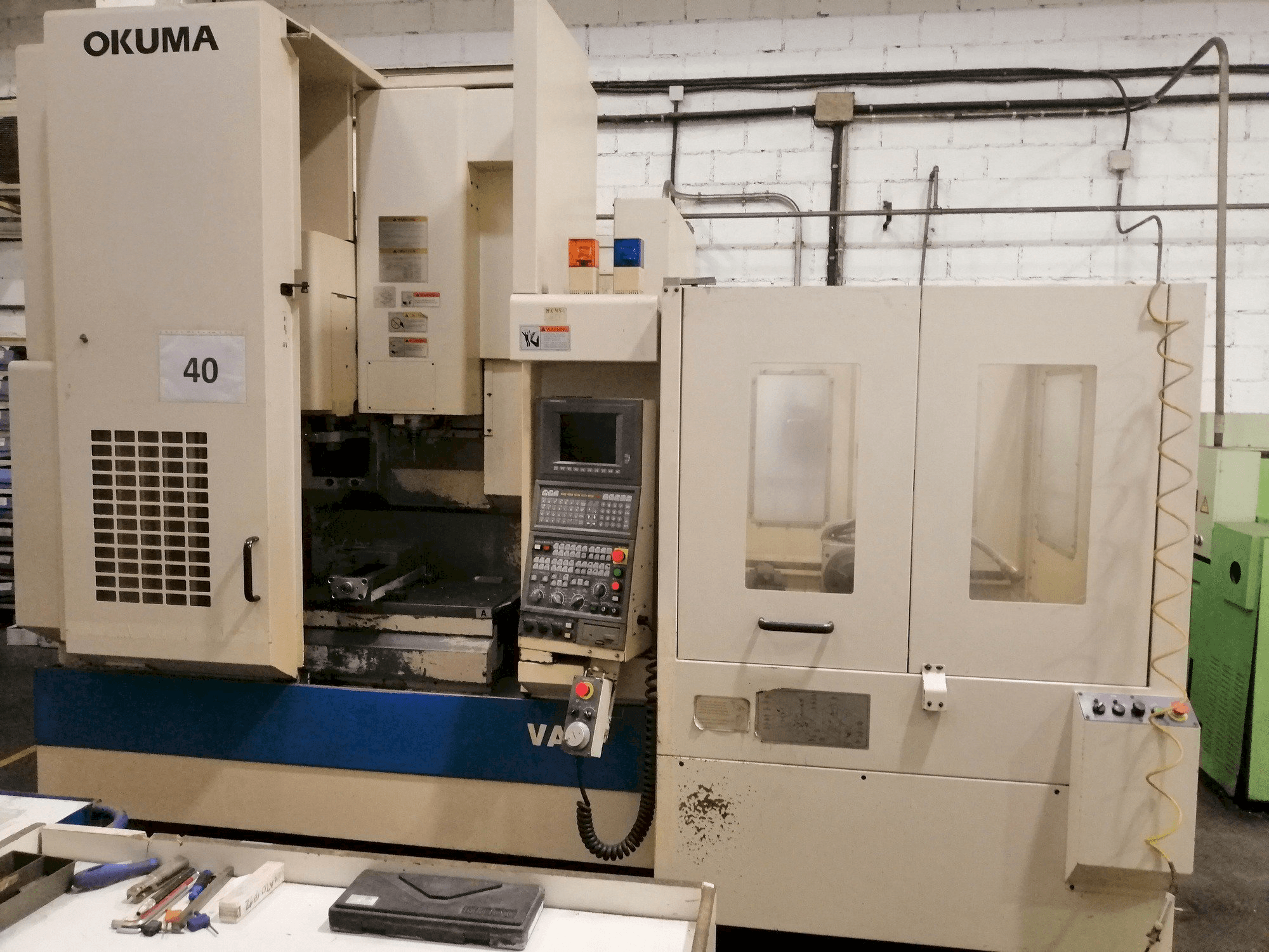 Prikaz stroja Okuma 45VAE sprijeda