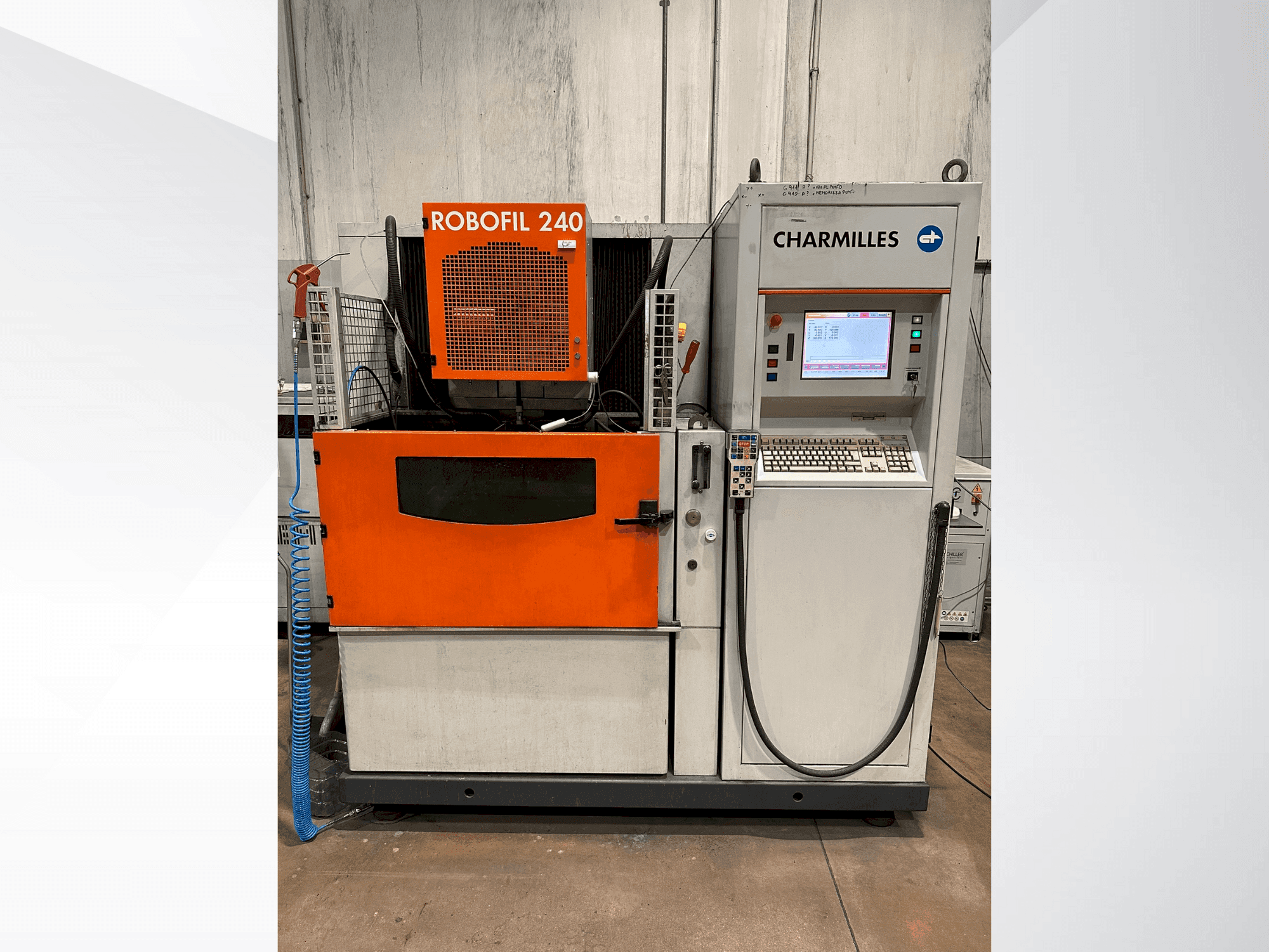 Prikaz stroja CHARMILLES Robofil 240 sprijeda