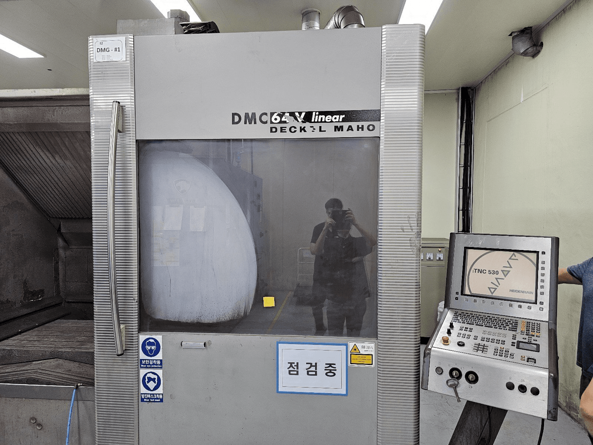 Prikaz stroja DECKEL MAHO DMC 64V linear sprijeda