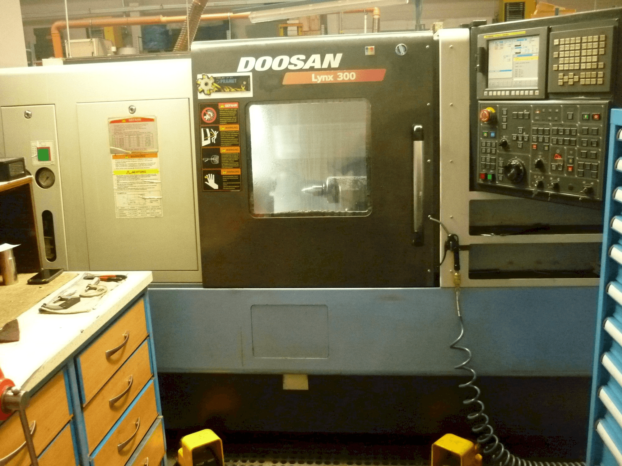 Prikaz stroja Doosan LYNX 300 sprijeda