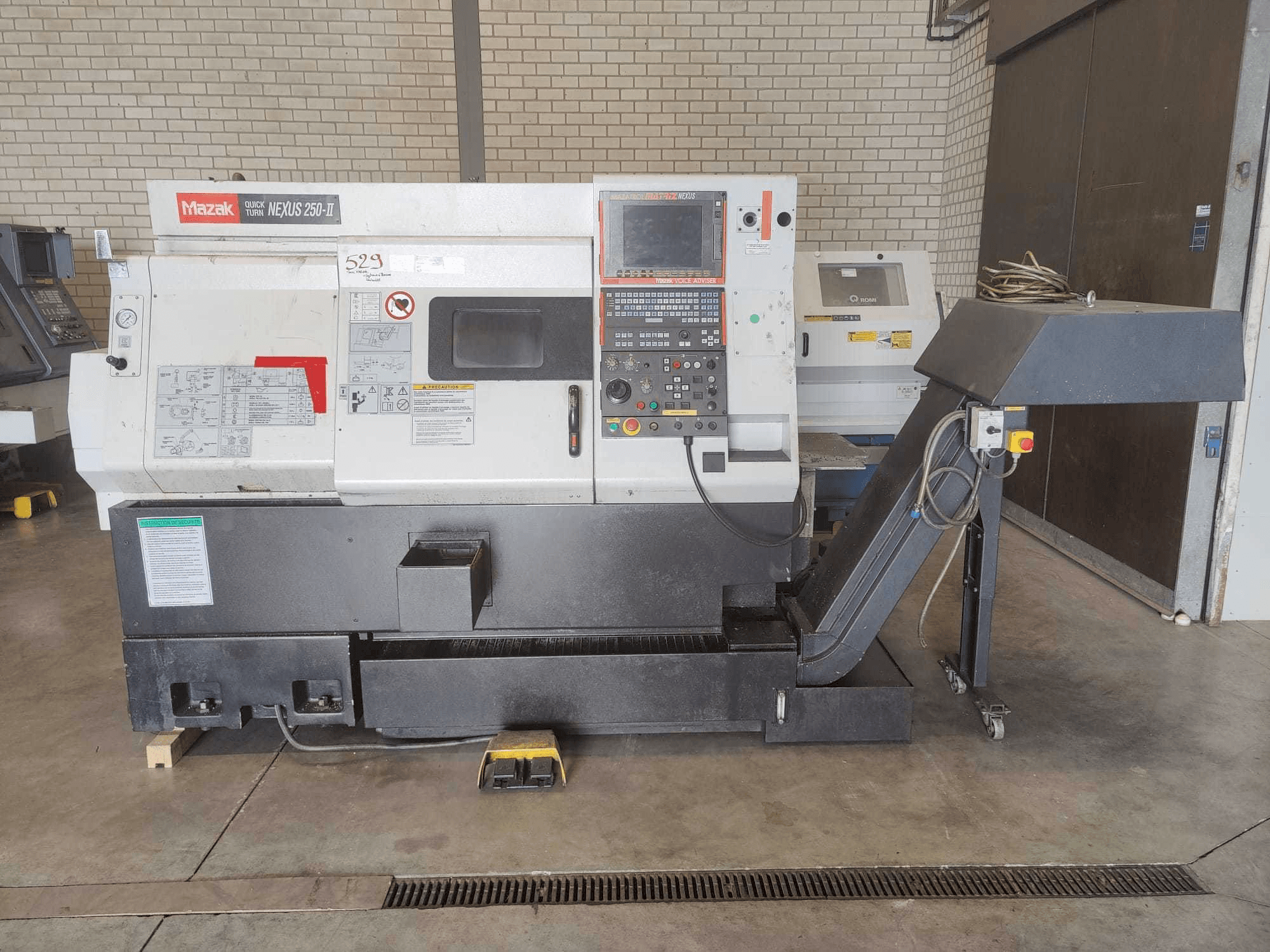 Prikaz stroja Mazak Quick Turn Nexus 250-II sprijeda