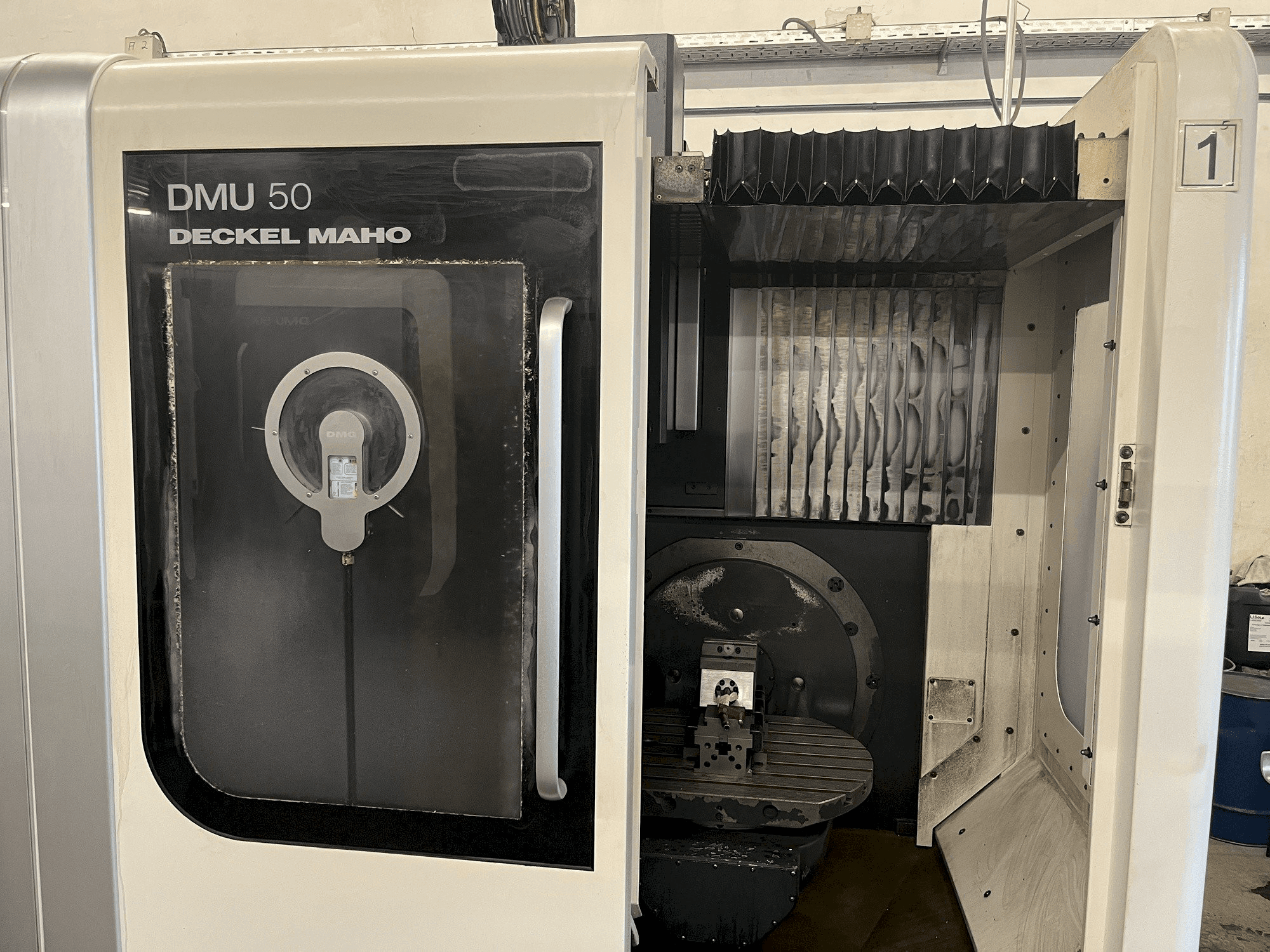 Prikaz stroja DECKEL MAHO DMU 50 sprijeda