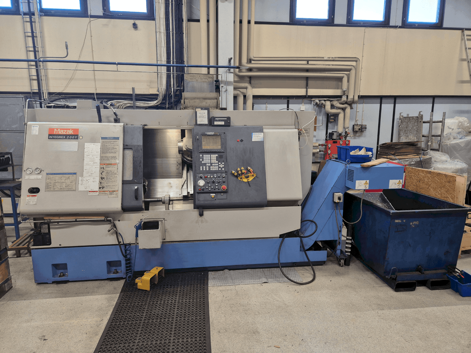 Prikaz stroja Mazak Integrex 200Y sprijeda