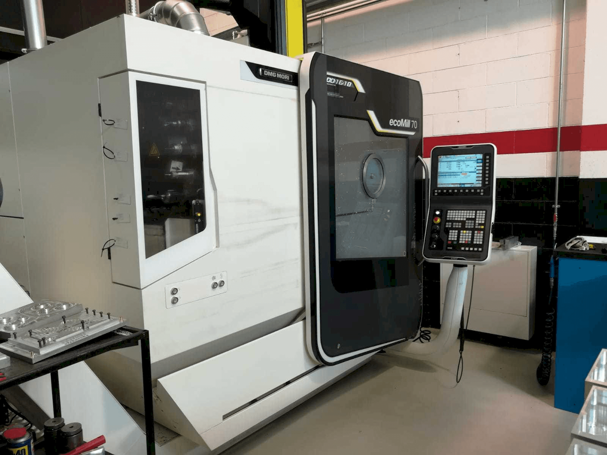Prikaz stroja DMG Deckel Maho Ecomill 70 sprijeda