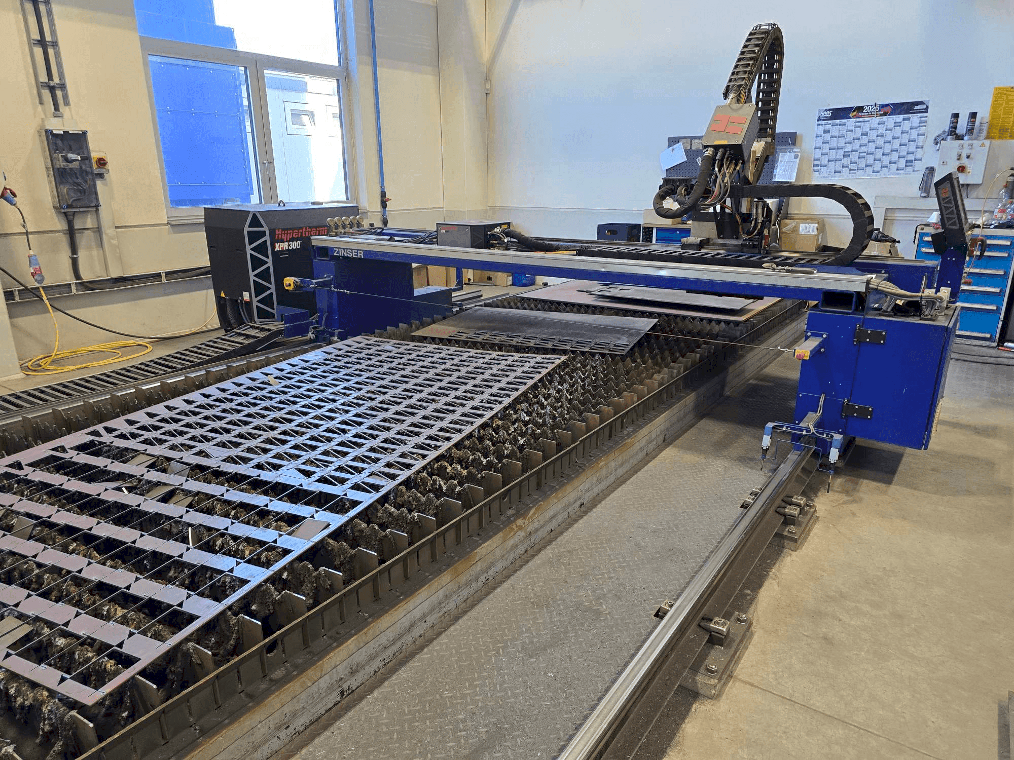 Prikaz stroja ZINSER 2425-I/3600 sprijeda