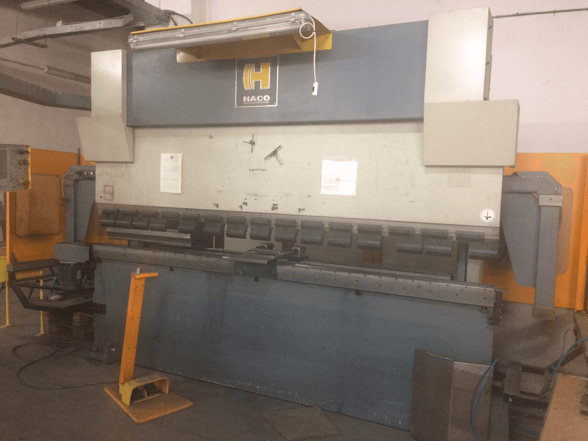 Prikaz stroja HACO EMR 30150 sprijeda