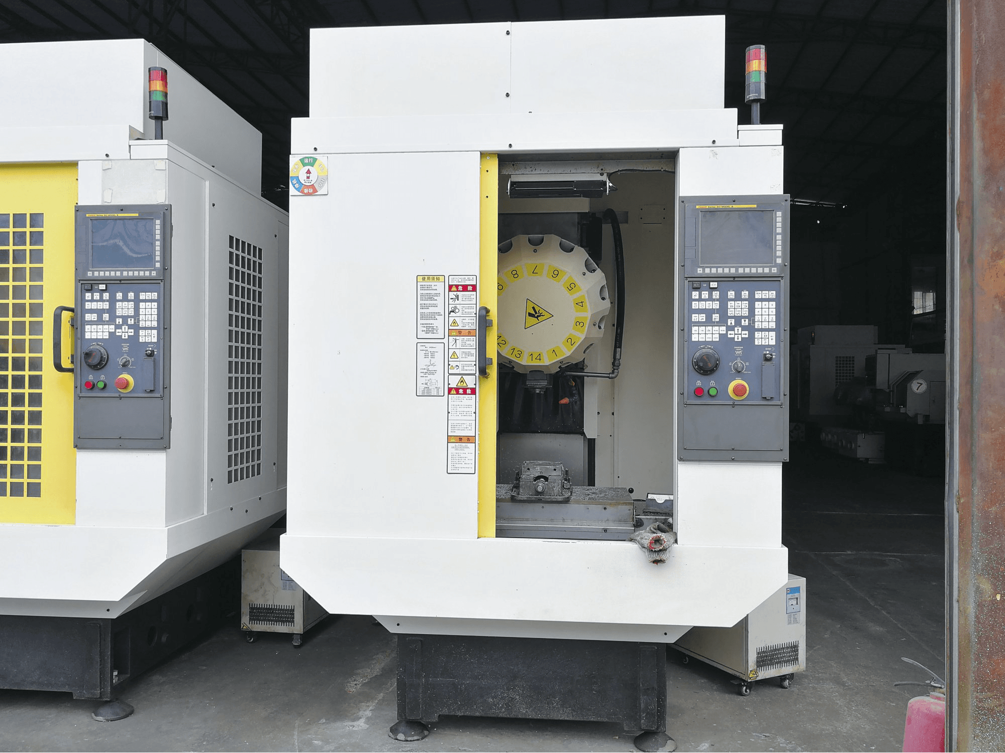 Prikaz stroja FANUC α-D14MiA sprijeda