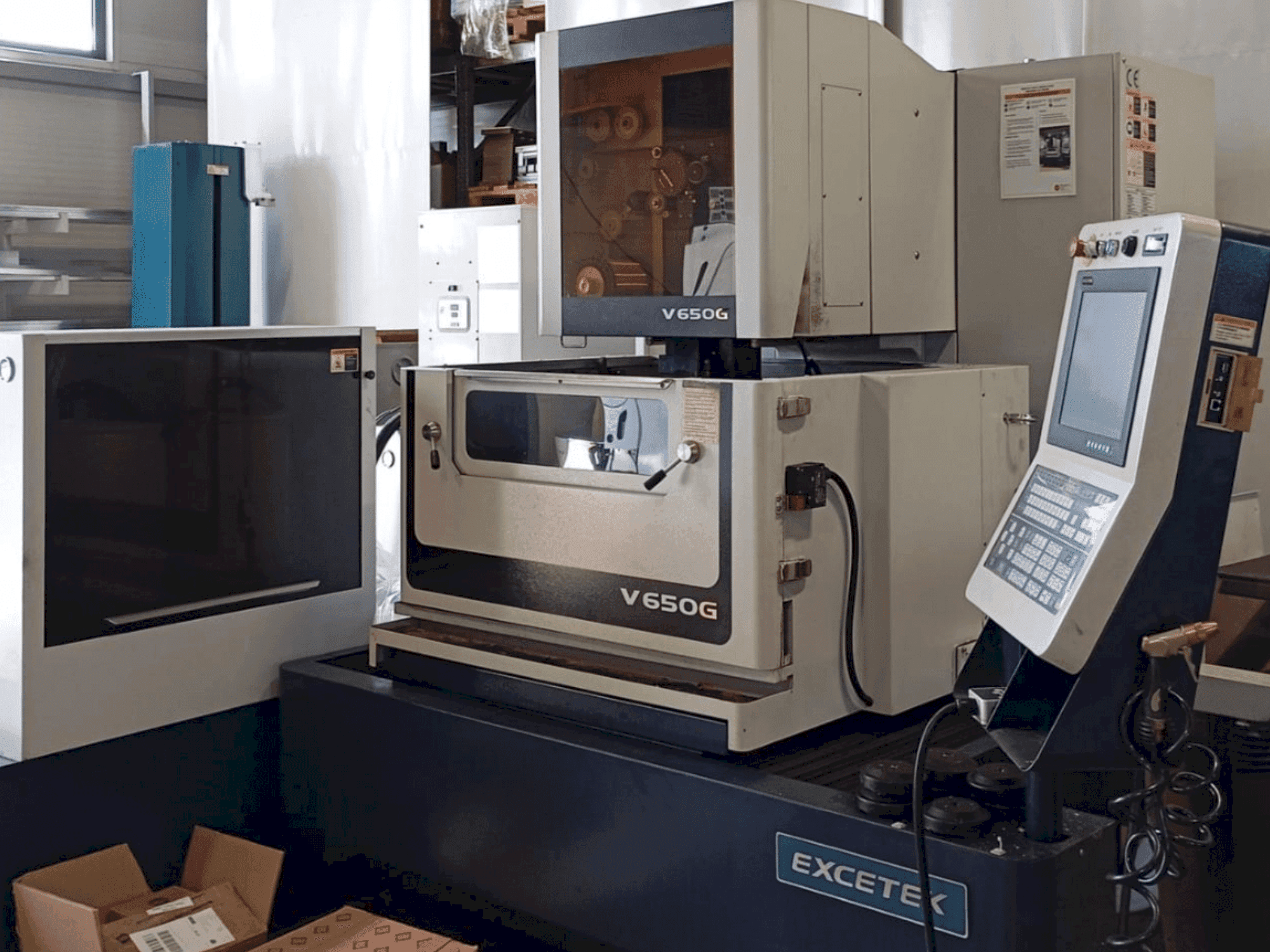 Prikaz stroja EXCETEK V 650 G sprijeda