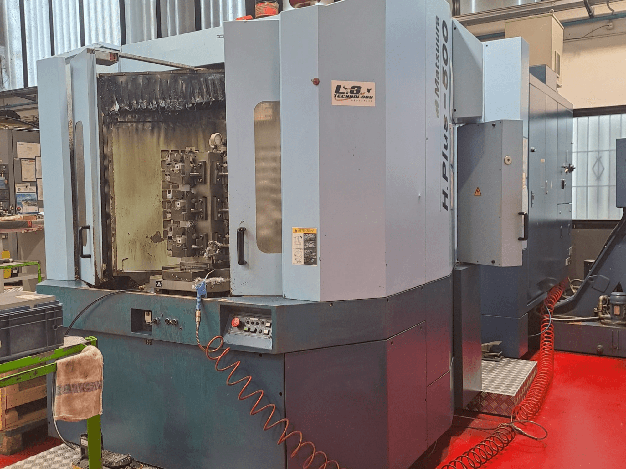 Horizontalni obradni centar Matsuura H.PLUS-500, bočni pogled, prikazuje upravljačke elemente i vreteno s vidljivim znakovima habanja.