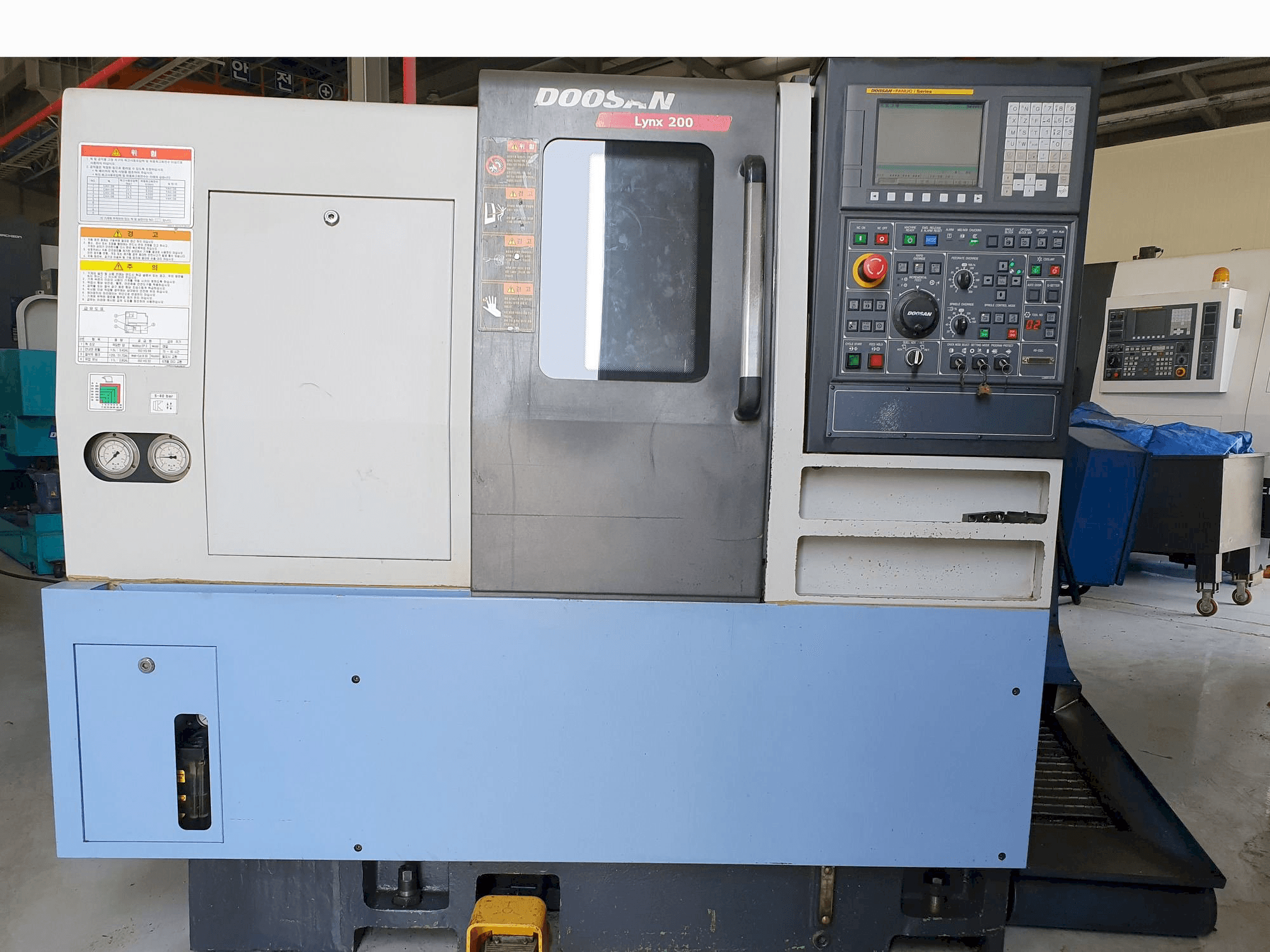 Prikaz stroja Doosan LYNX 200 A sprijeda