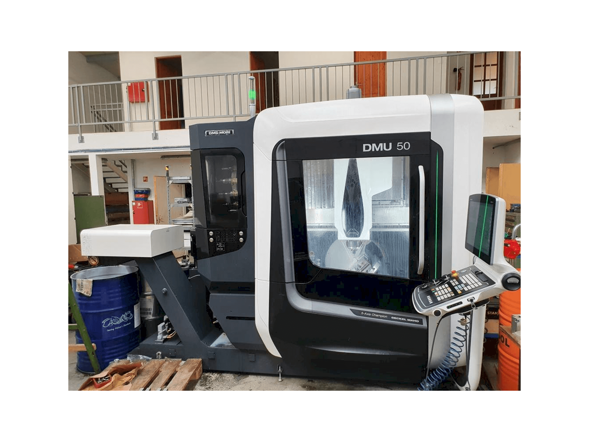 Prikaz stroja DMG MORI DMU 50 sprijeda