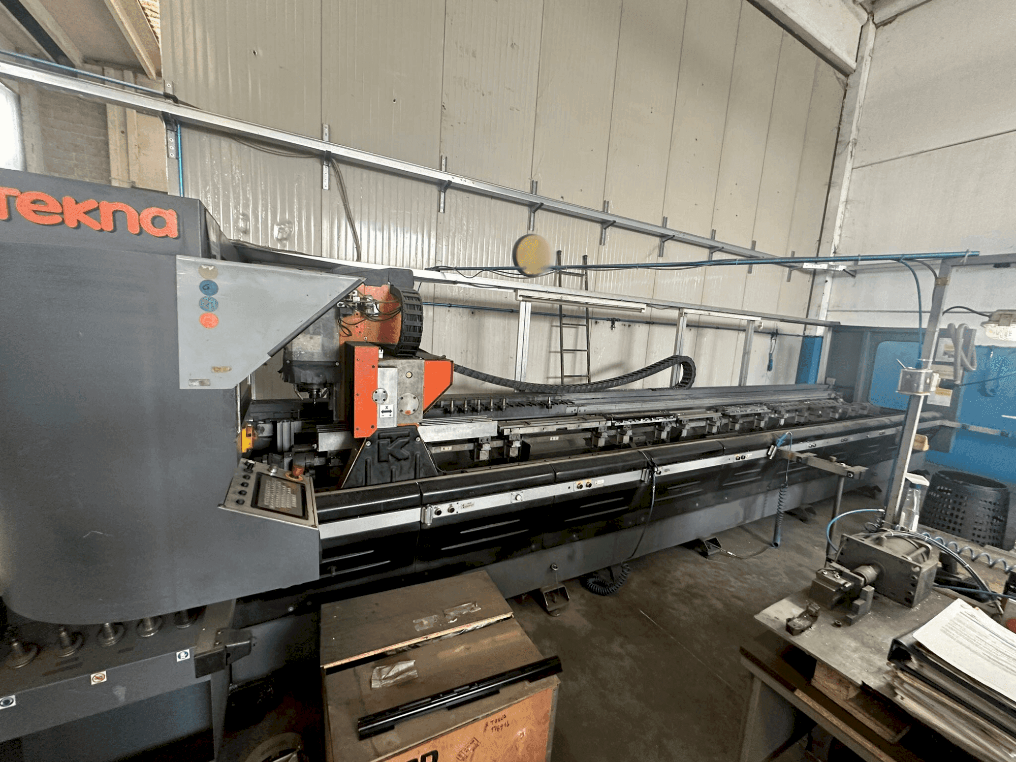 Prikaz stroja Tekna Tk427/6 sprijeda