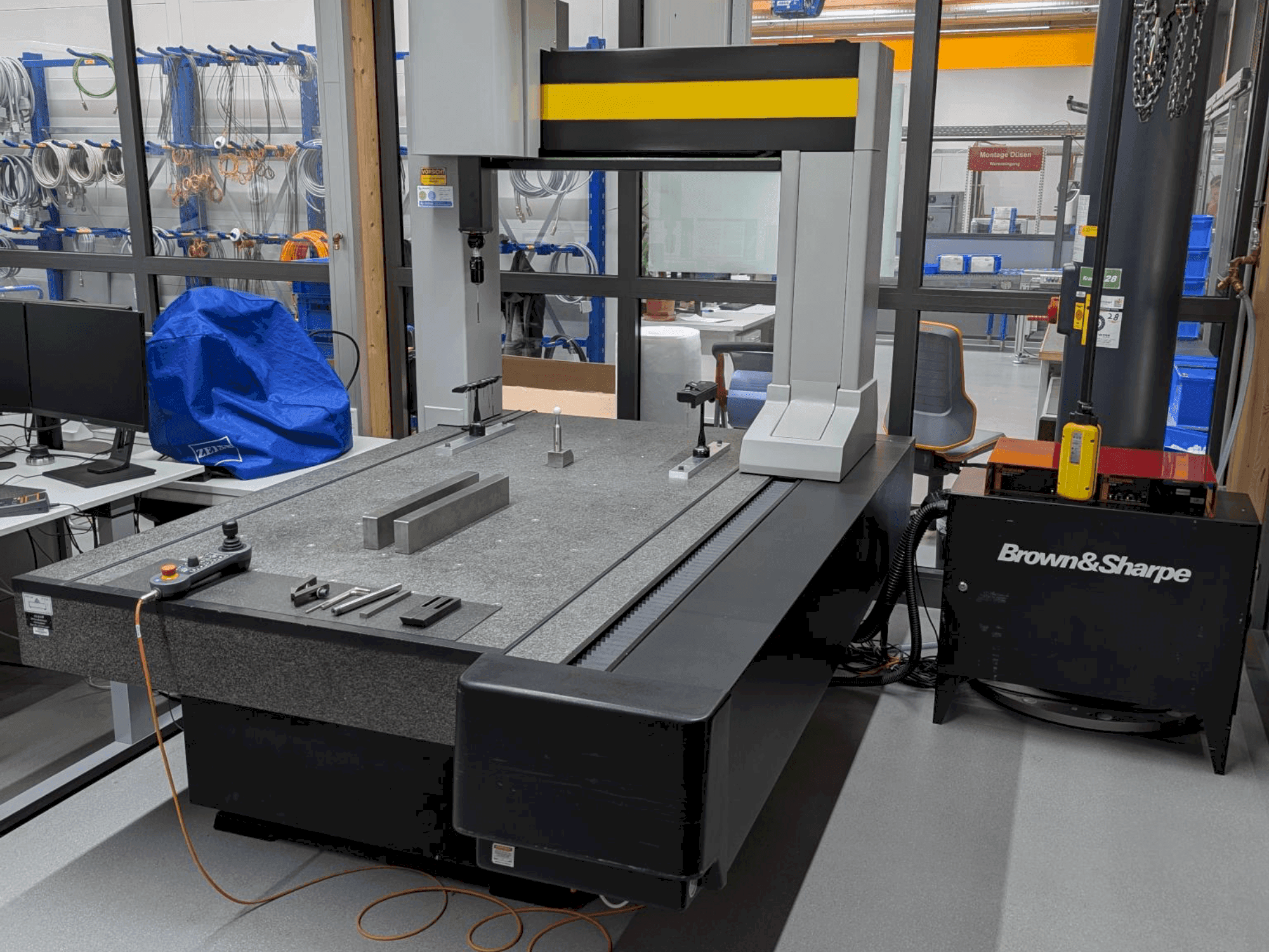 Prikaz stroja BROWN & SHARPE Chameleon sprijeda