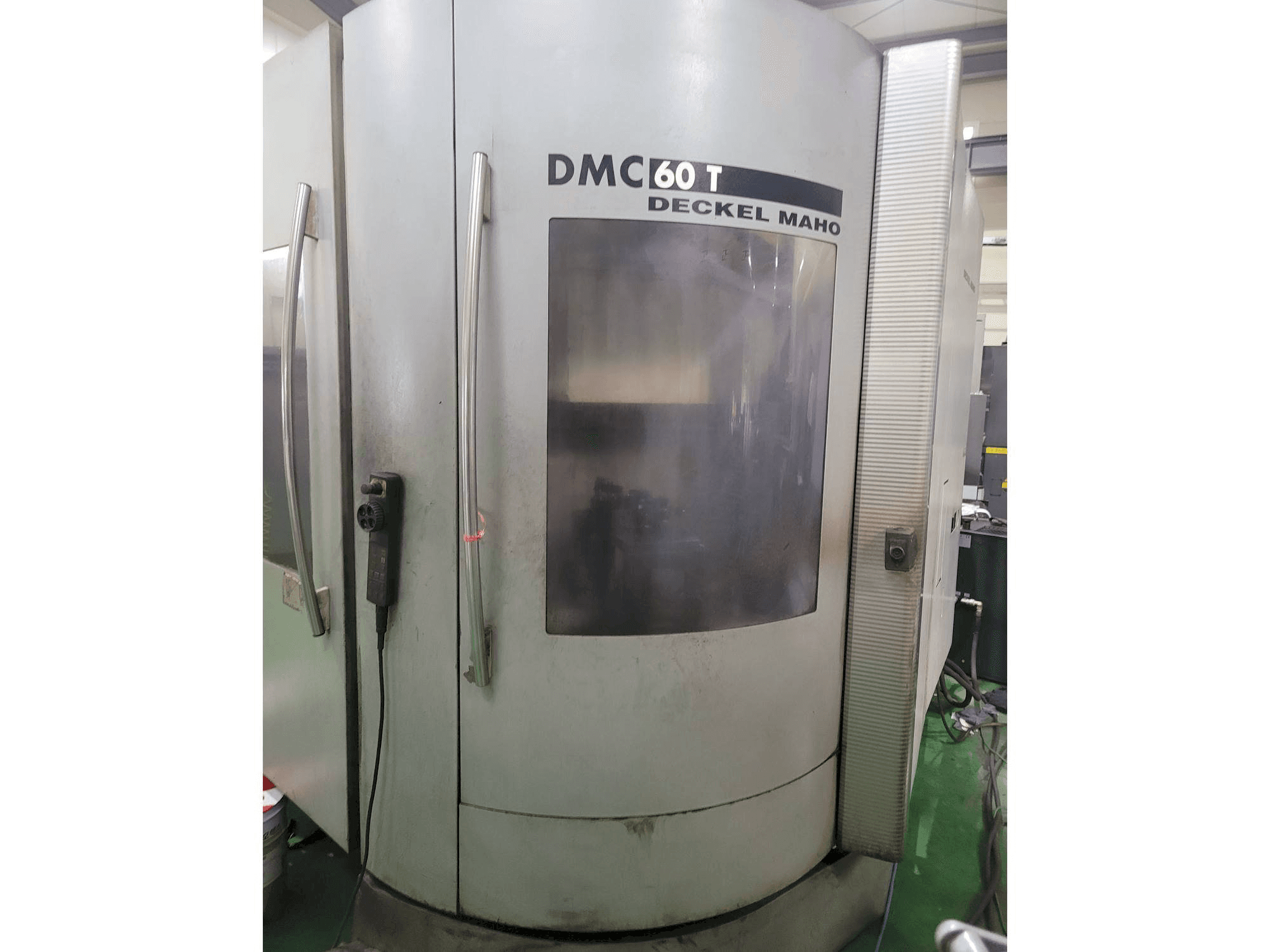 Prikaz stroja DECKEL MAHO DMC 60 T sprijeda
