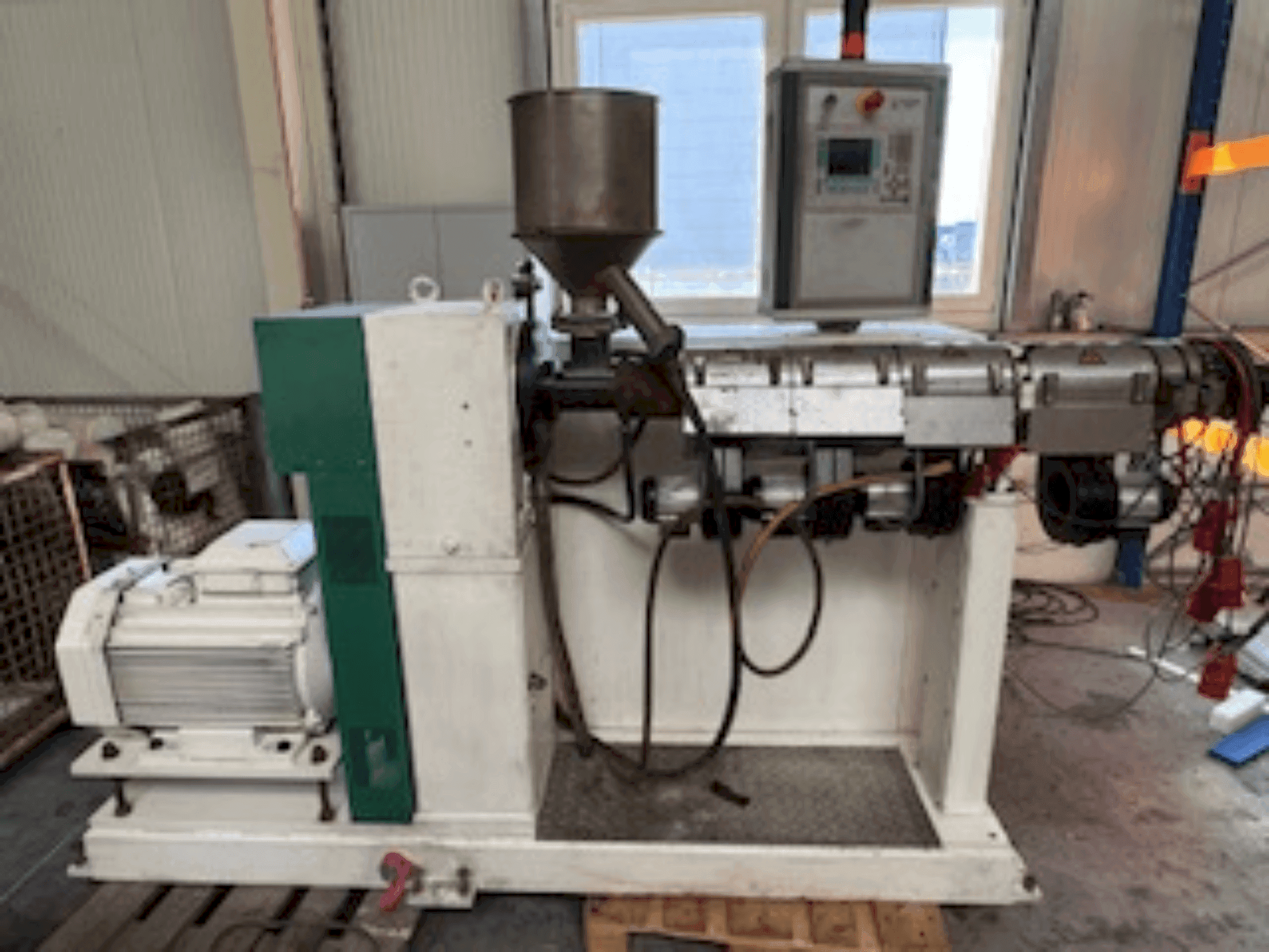 Prikaz stroja KUHNE KS45-24D sprijeda