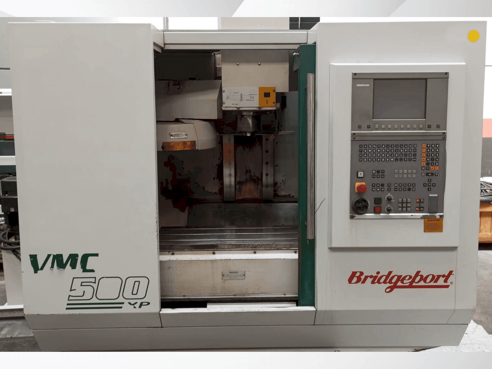 Prikaz stroja Bridgeport VMC 500 XP sprijeda