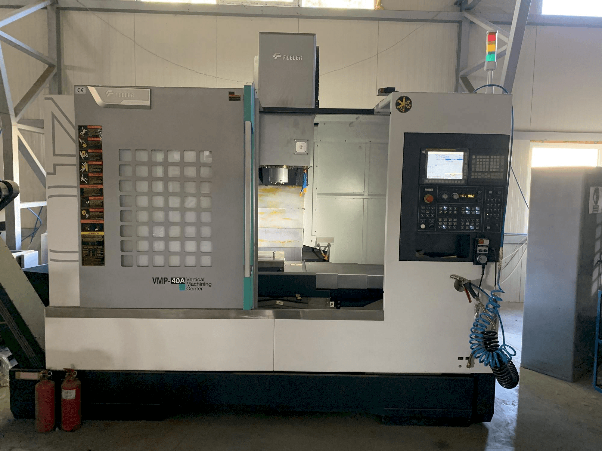 Prikaz stroja Feeler VMP 40 sprijeda