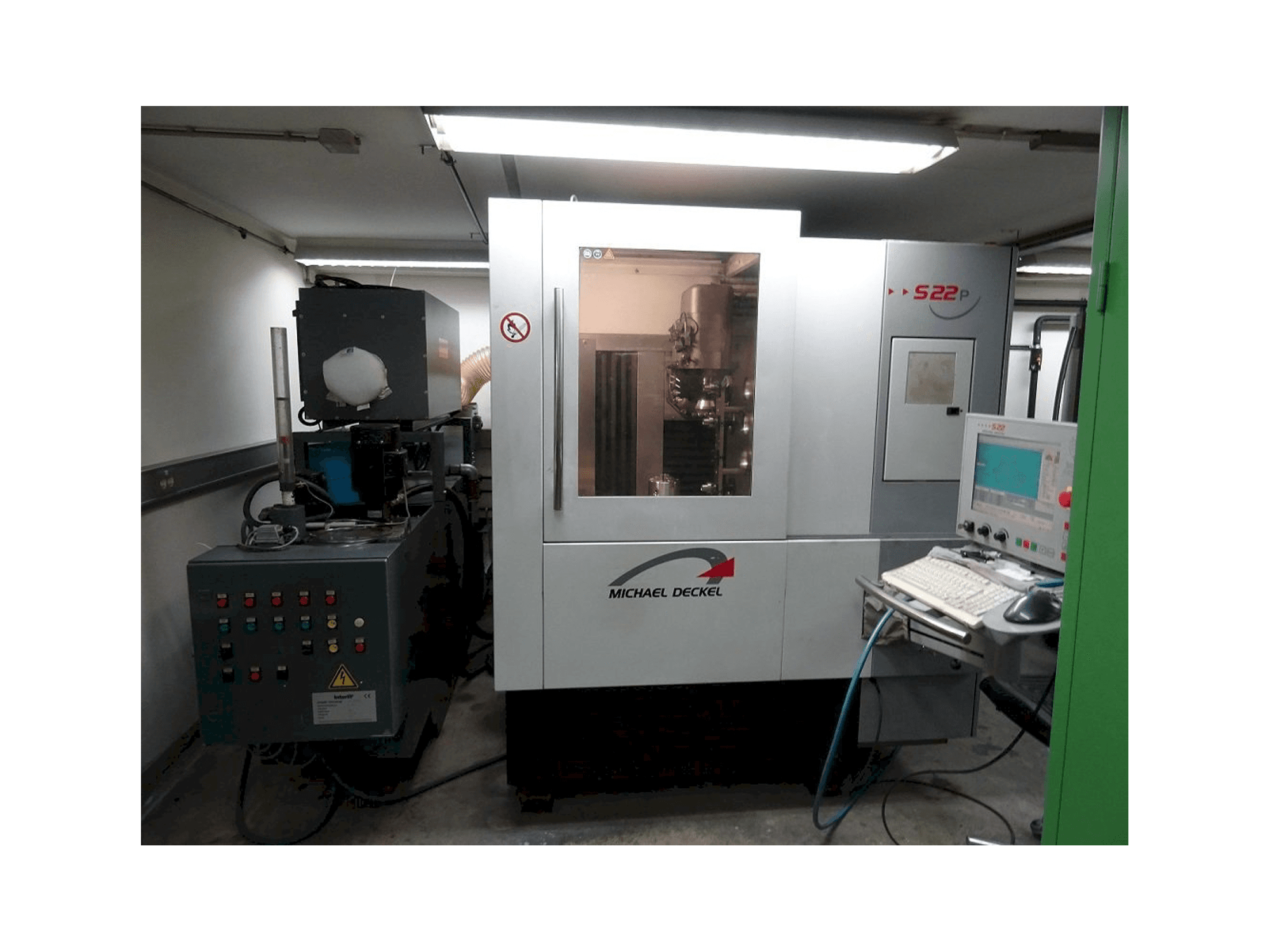 Prikaz stroja Michael Deckel S22 P sprijeda