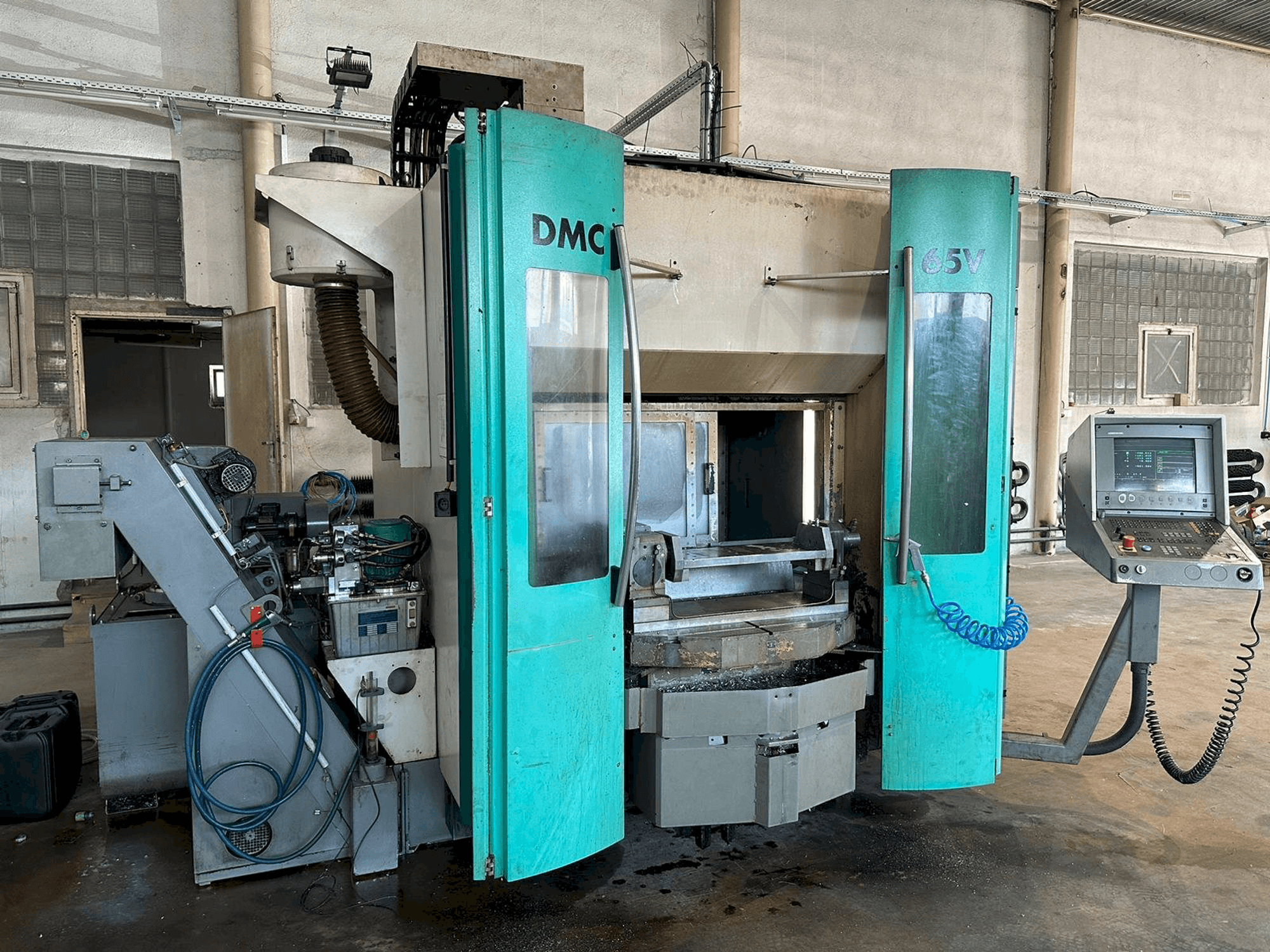 Prikaz stroja DECKEL MAHO DMC 65V sprijeda