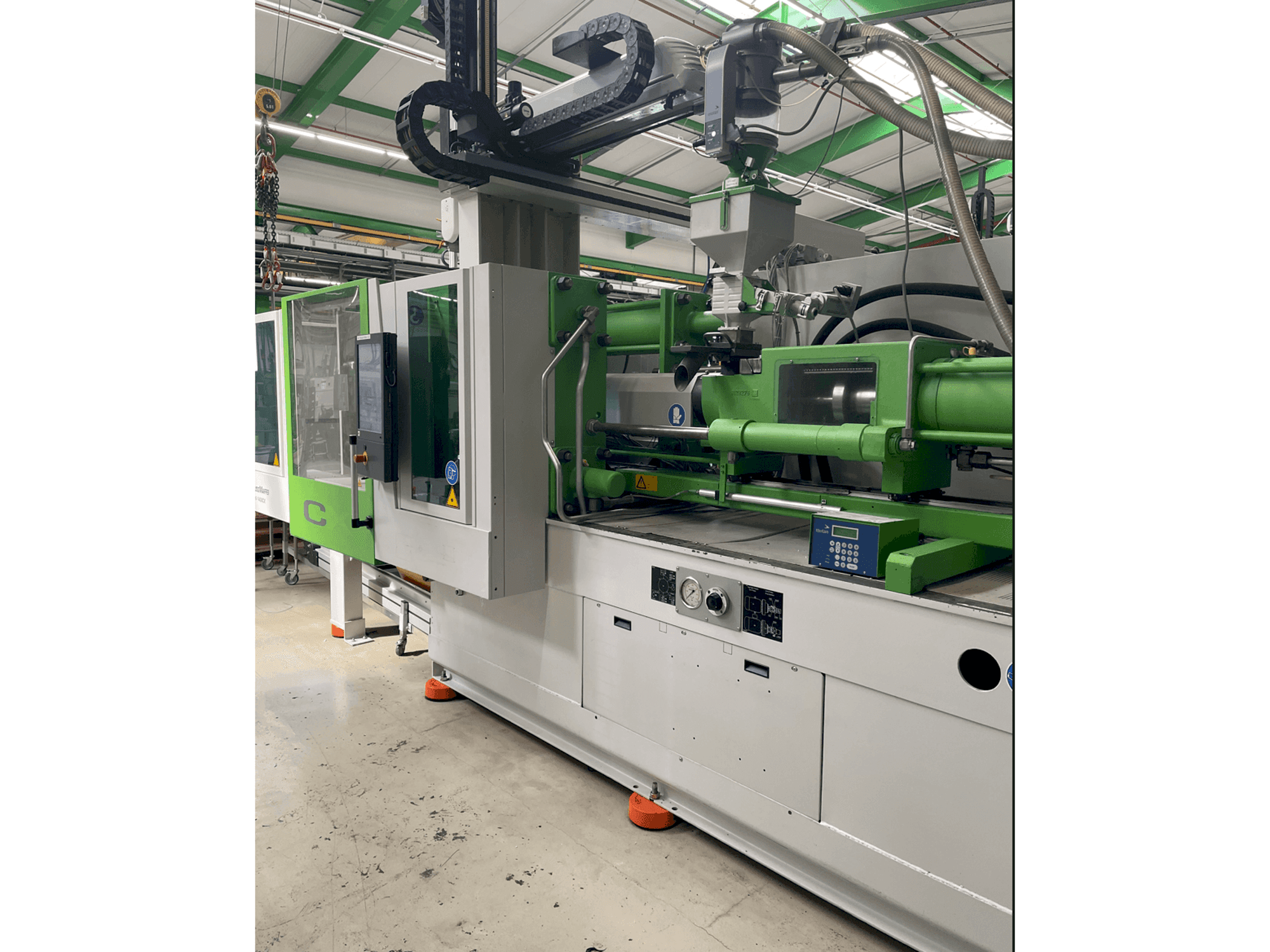 Prikaz stroja Krauss Maffei KM 200-1400CM sprijeda