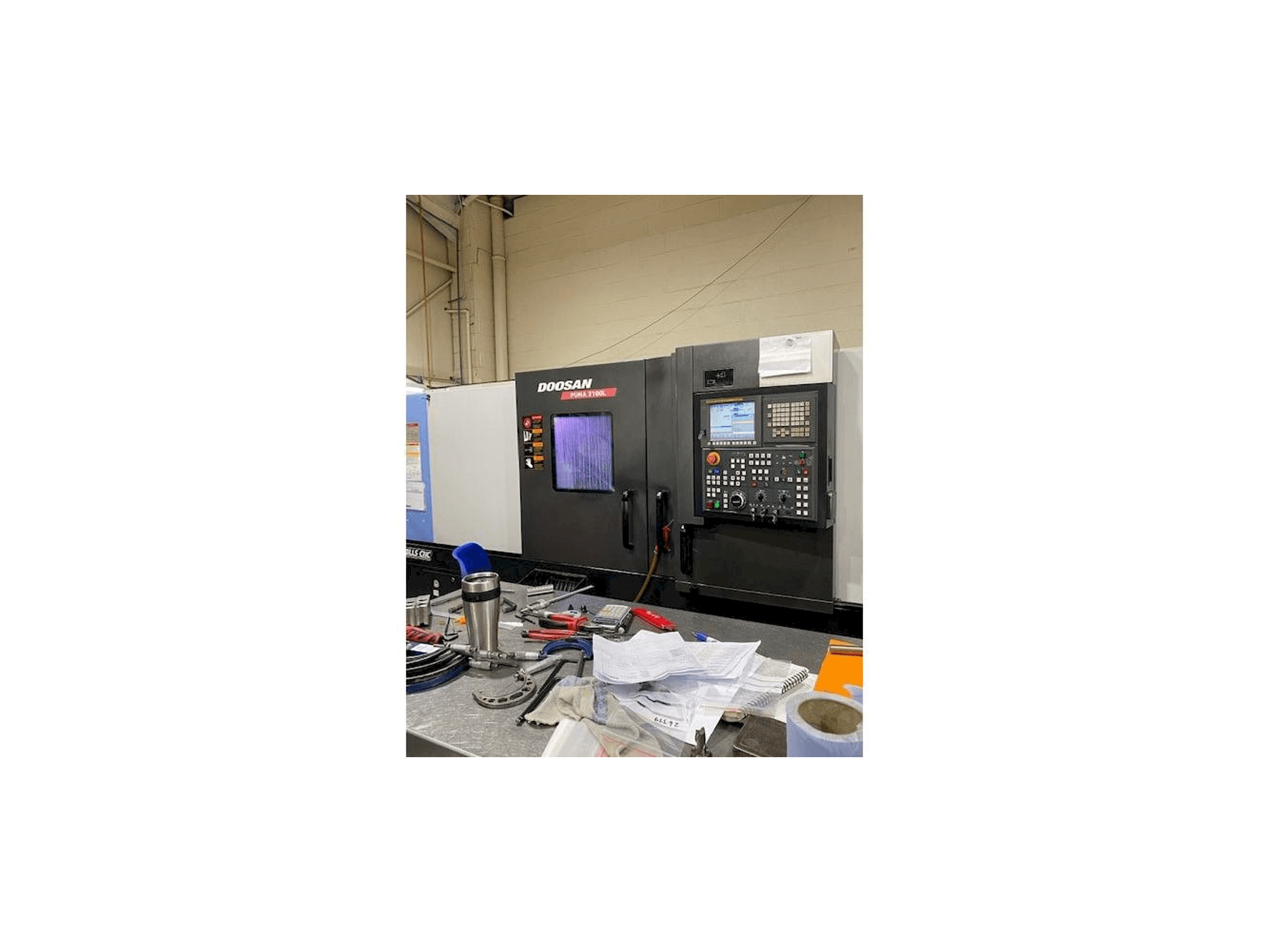 Prikaz stroja Doosan Puma 3100L sprijeda