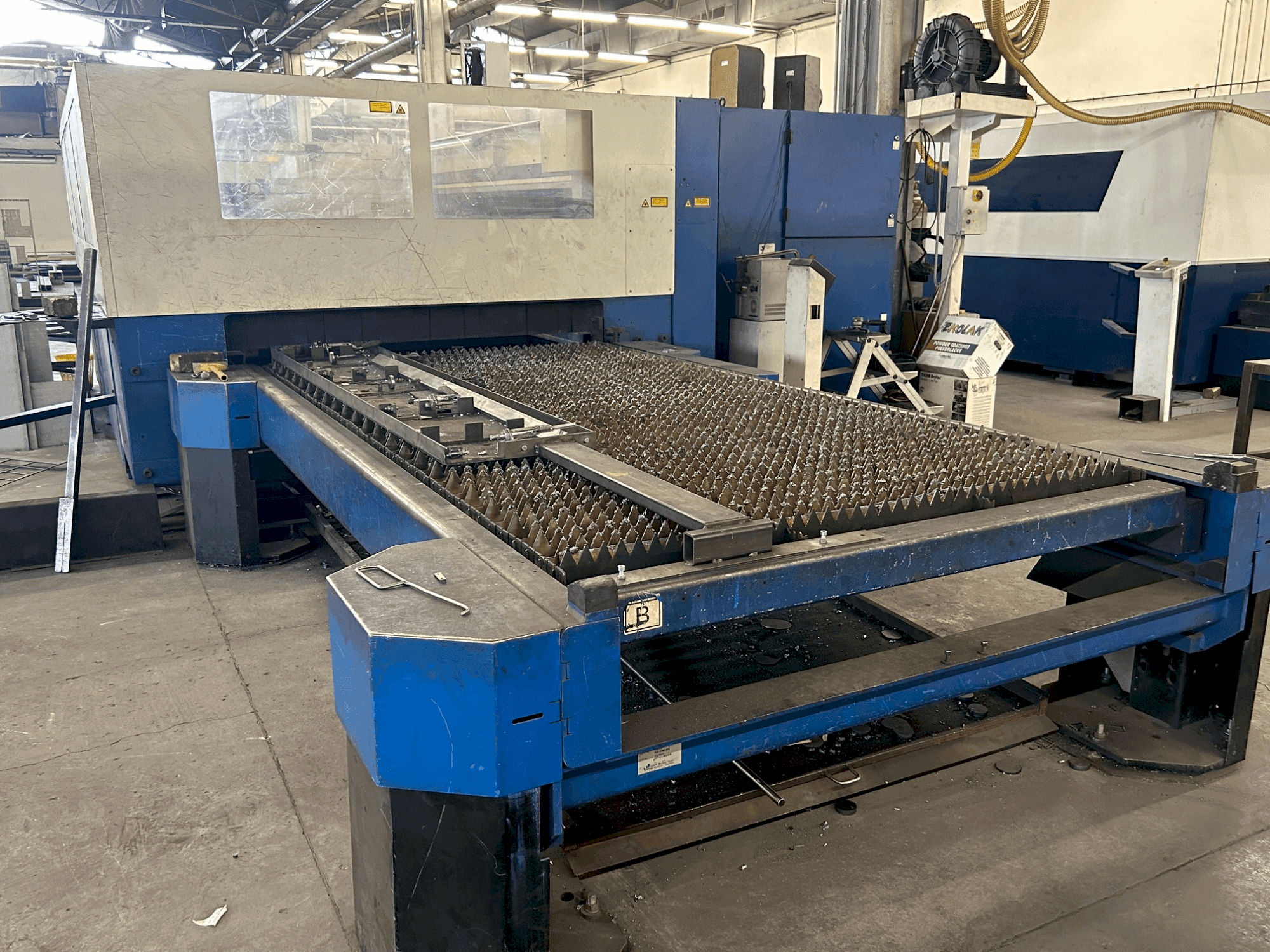 Prikaz stroja TRUMPF trulaser 3030 (2007) sprijeda