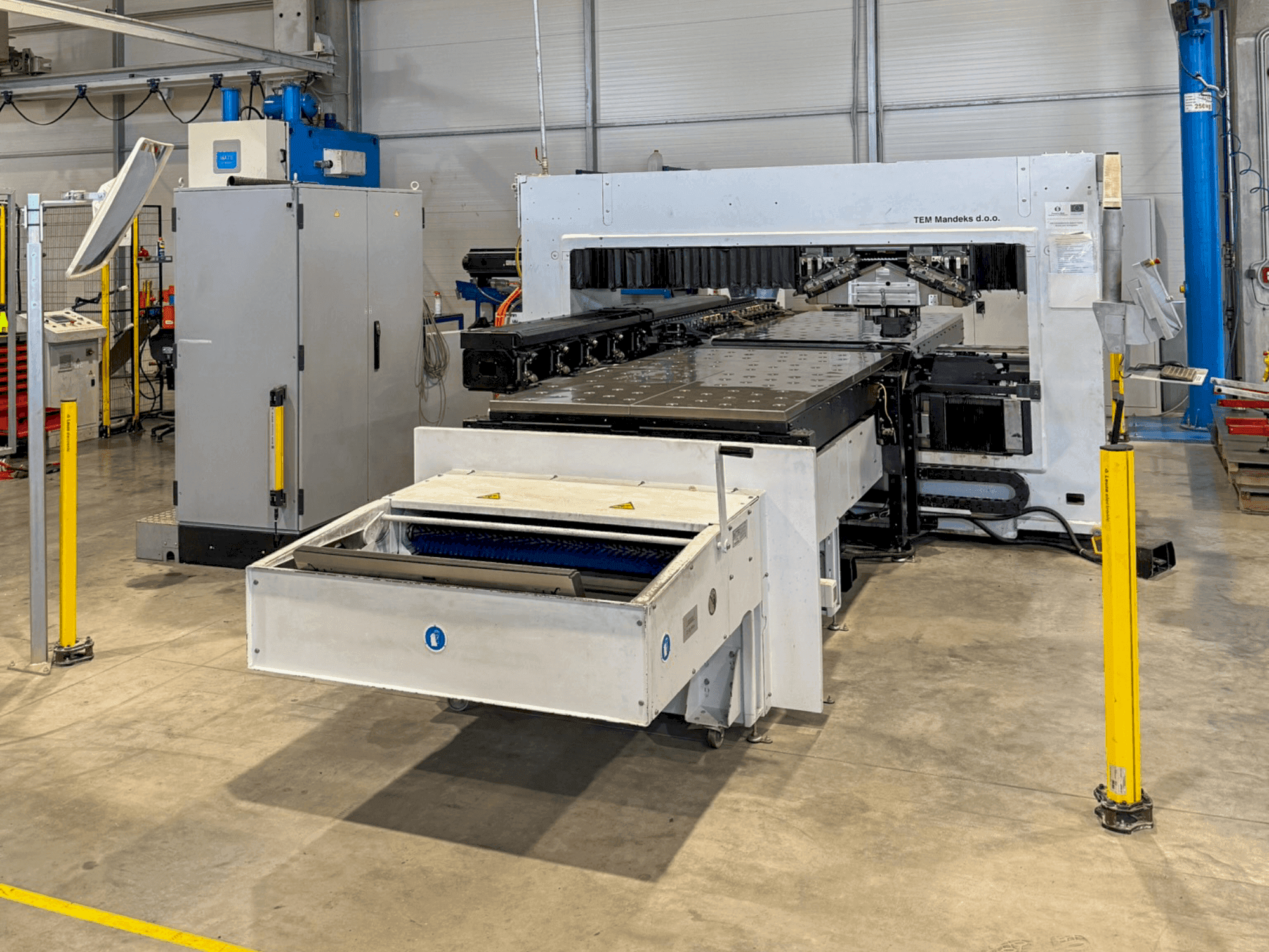 Prikaz stroja TRUMPF TruPunch 1000 (S19) sprijeda