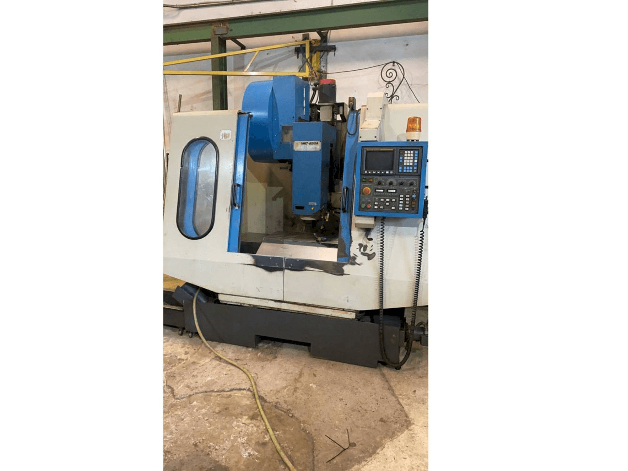 Prikaz stroja Johnford VMC 650A sprijeda