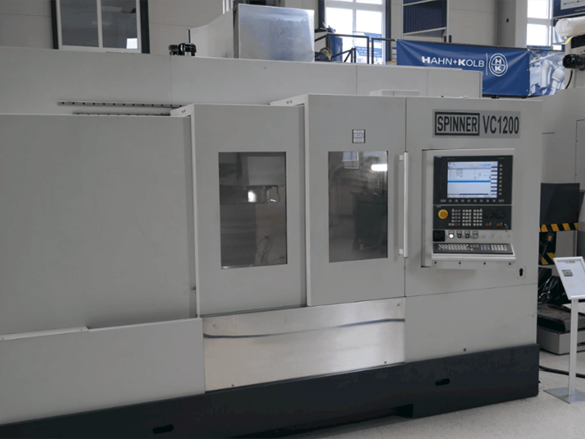 Prikaz stroja SPINNER VC 1200 sprijeda