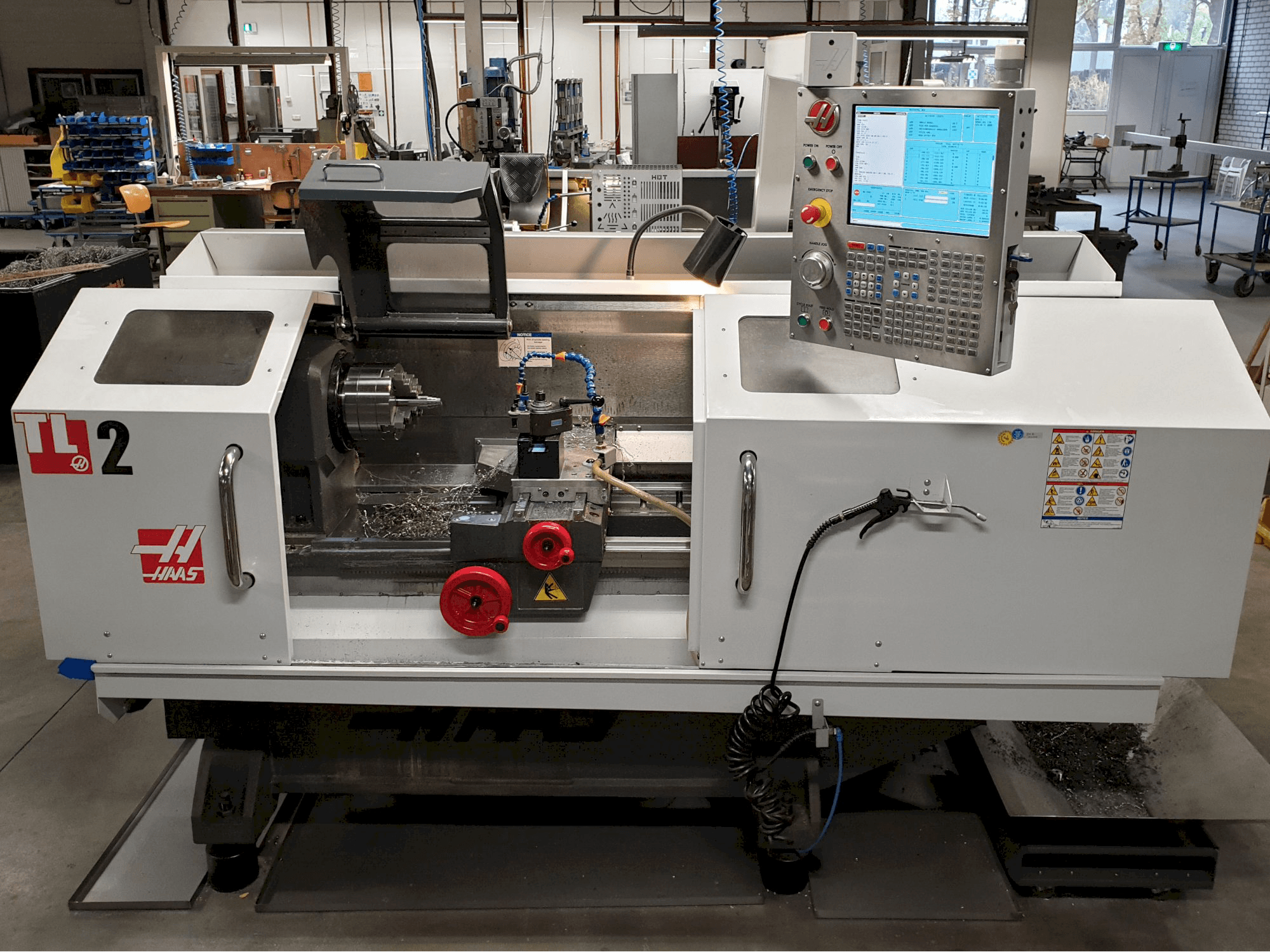 Prikaz stroja HAAS TL-2 sprijeda
