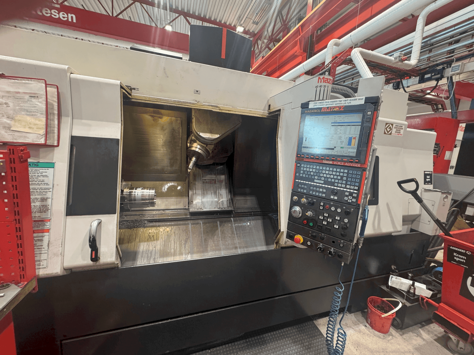 Prikaz stroja Mazak Integrex 400 IV sprijeda