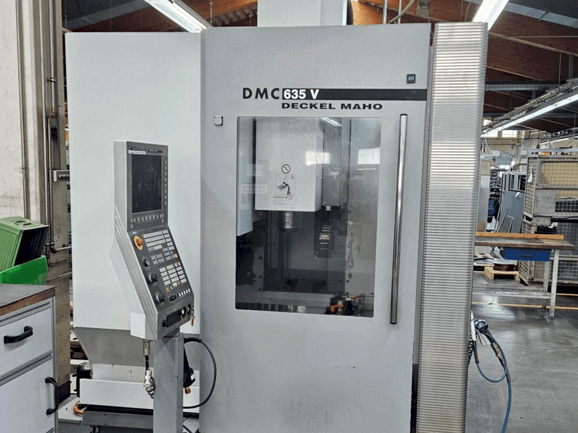 Prikaz stroja DMG DECKEL MAHO DMC 635V sprijeda