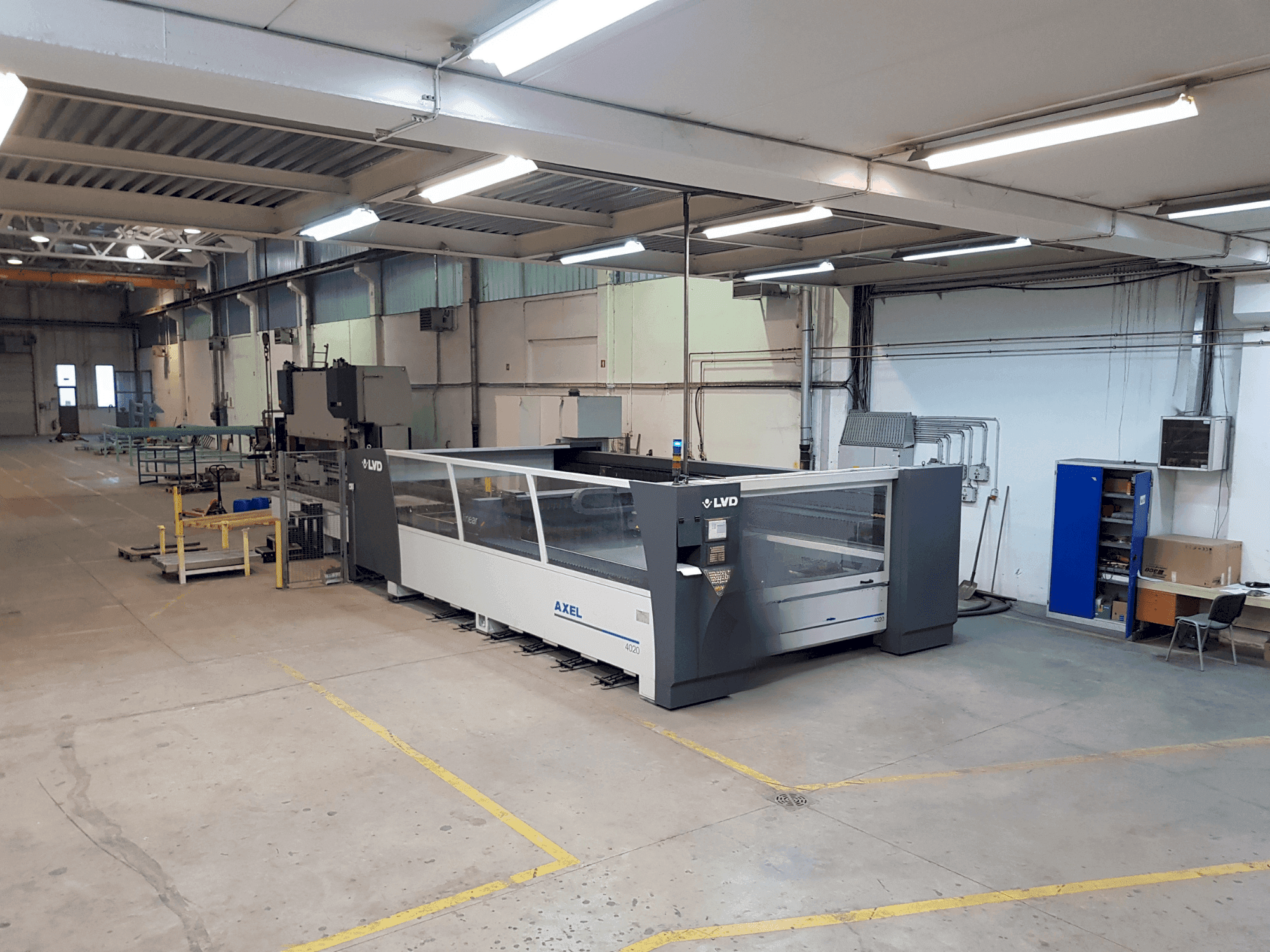 Prikaz stroja LVD Axel 4020 sprijeda