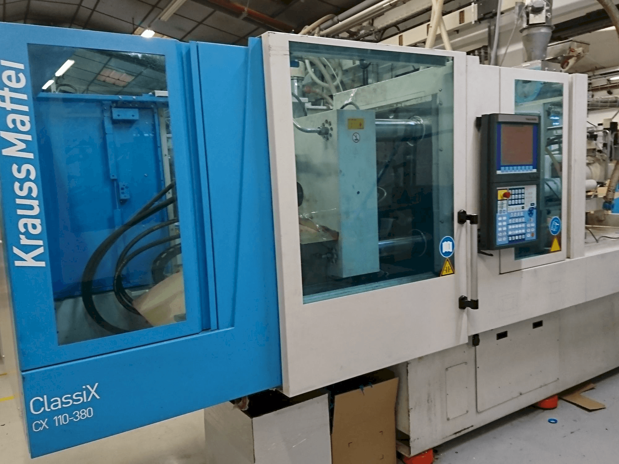 Prikaz stroja Krauss Maffei 110-380 CX sprijeda