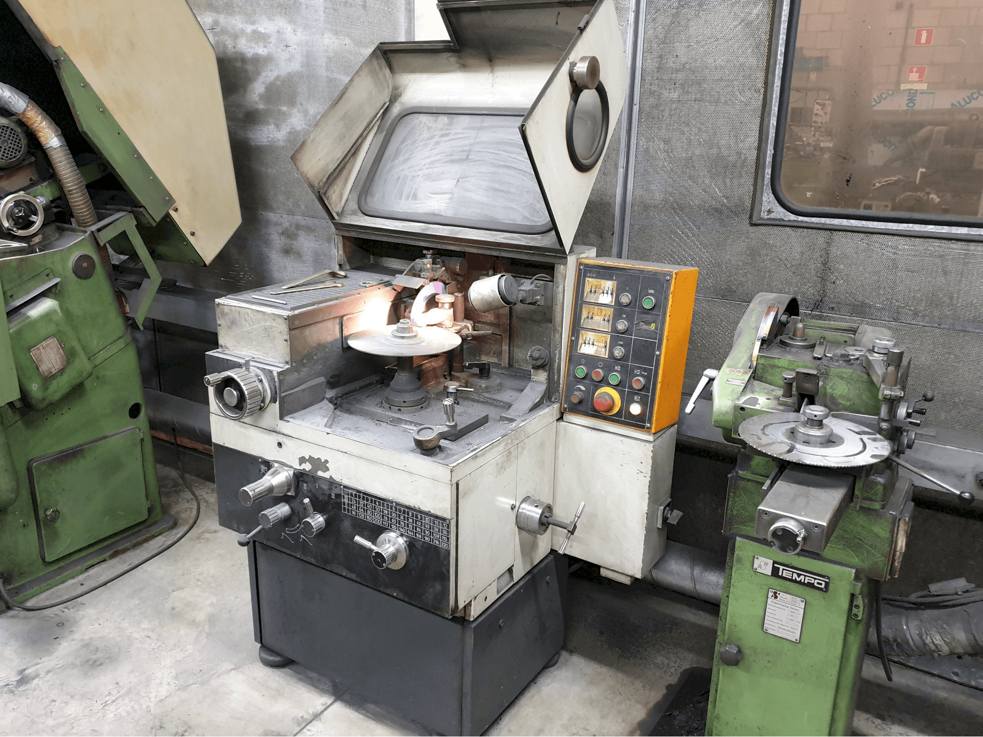 Prikaz stroja Loroch K400 zdesna