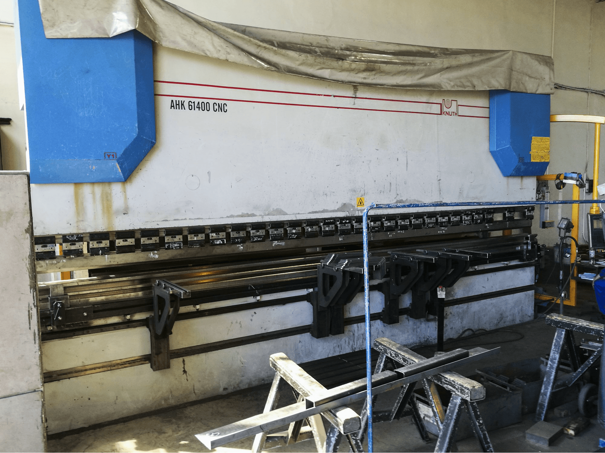 Prikaz stroja KNUTH AHK 61400 CNC slijeva