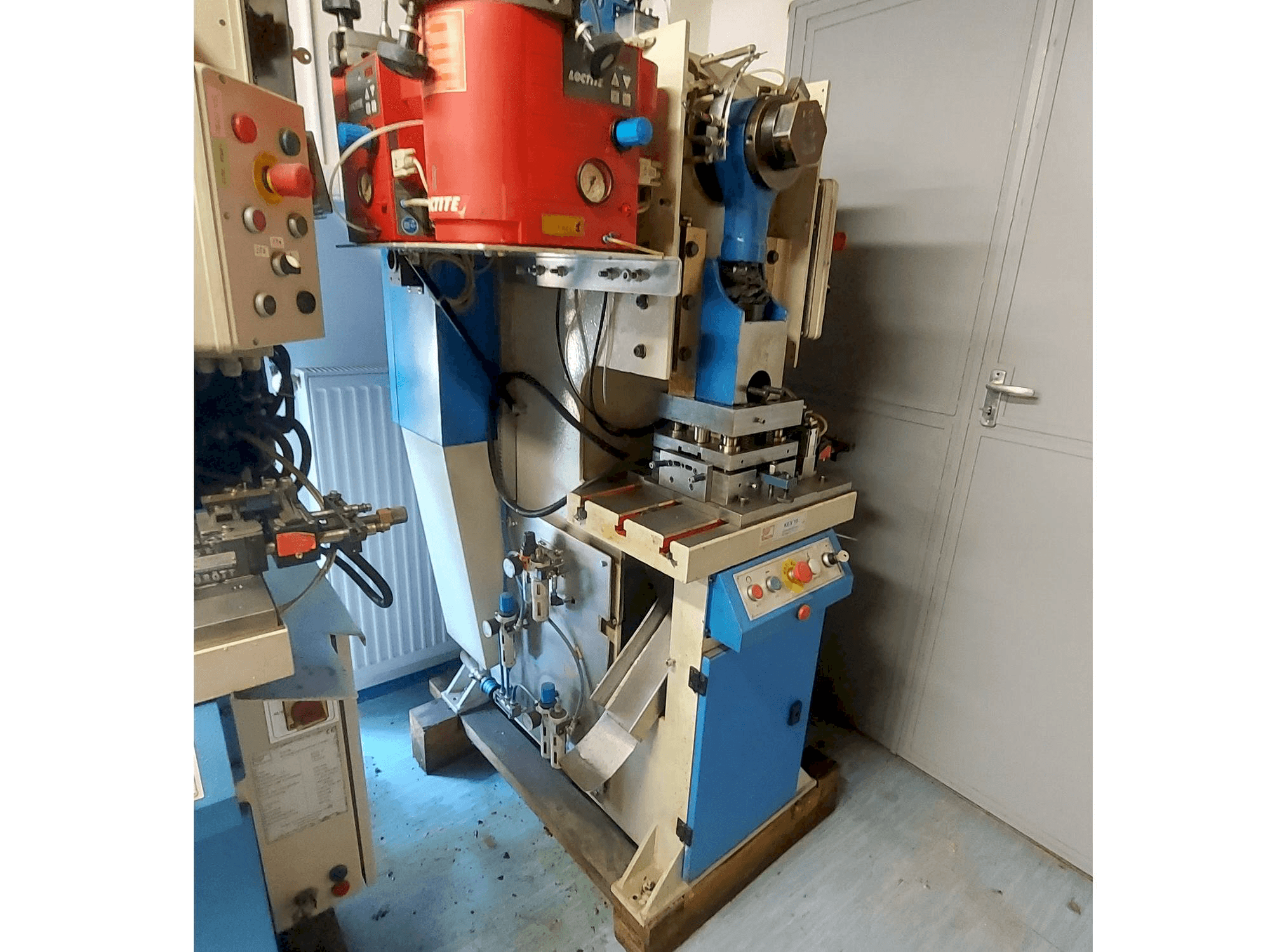 Prikaz stroja KNUTH KEX 15 sprijeda
