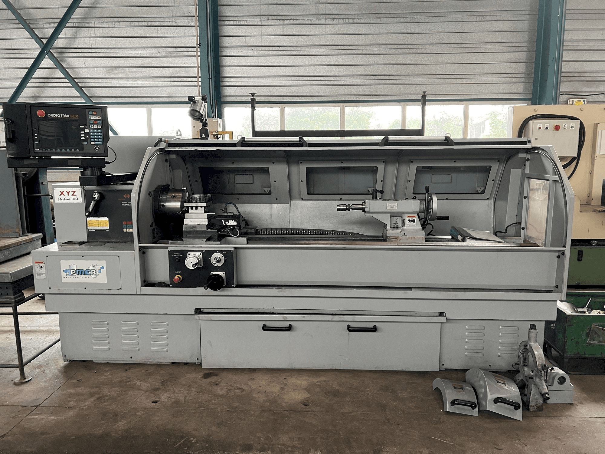 Prikaz stroja XYZ PROTURN SLX 425-2M sprijeda