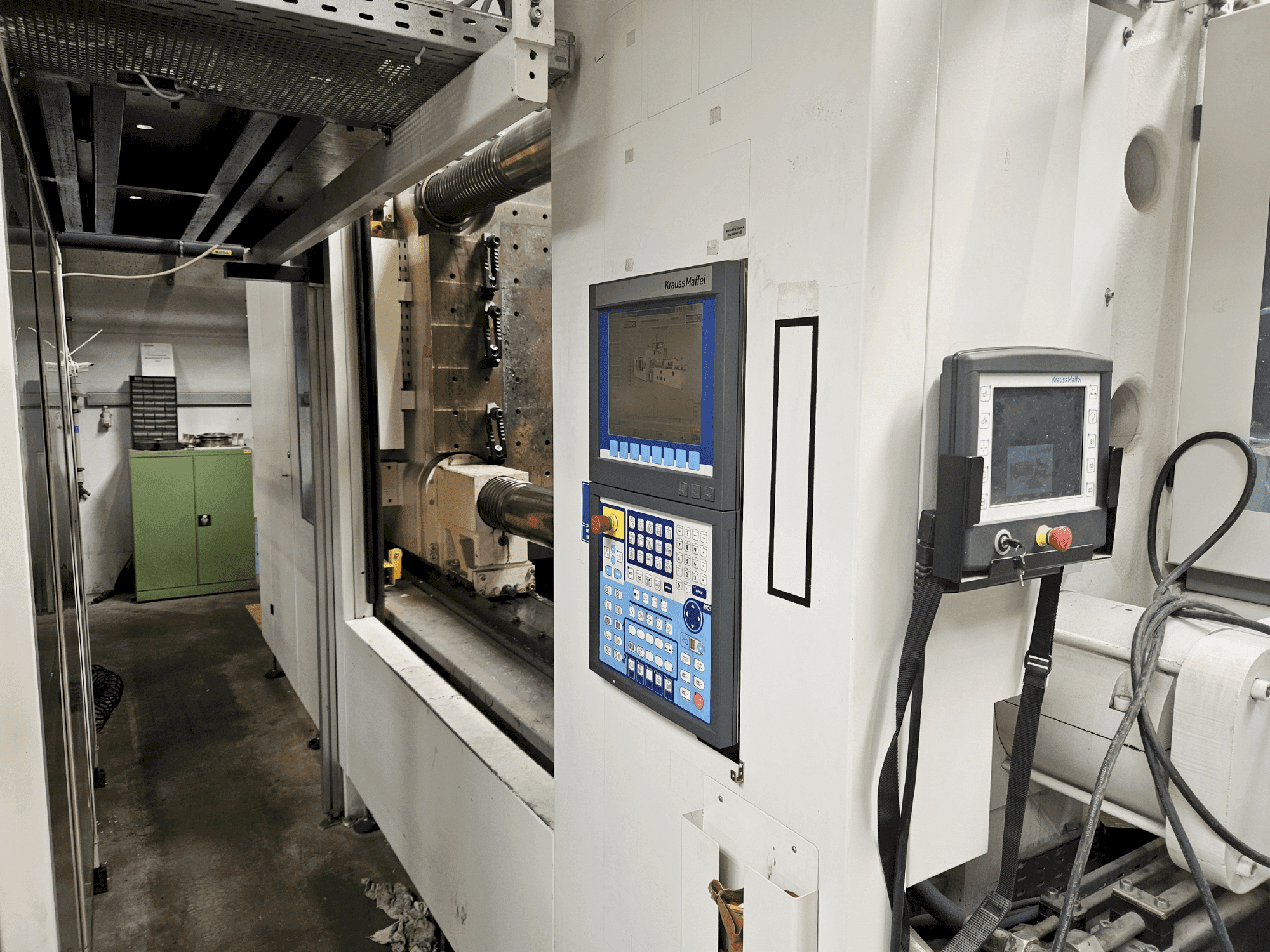 Prikaz stroja Krauss Maffei 800-12000 MX sprijeda