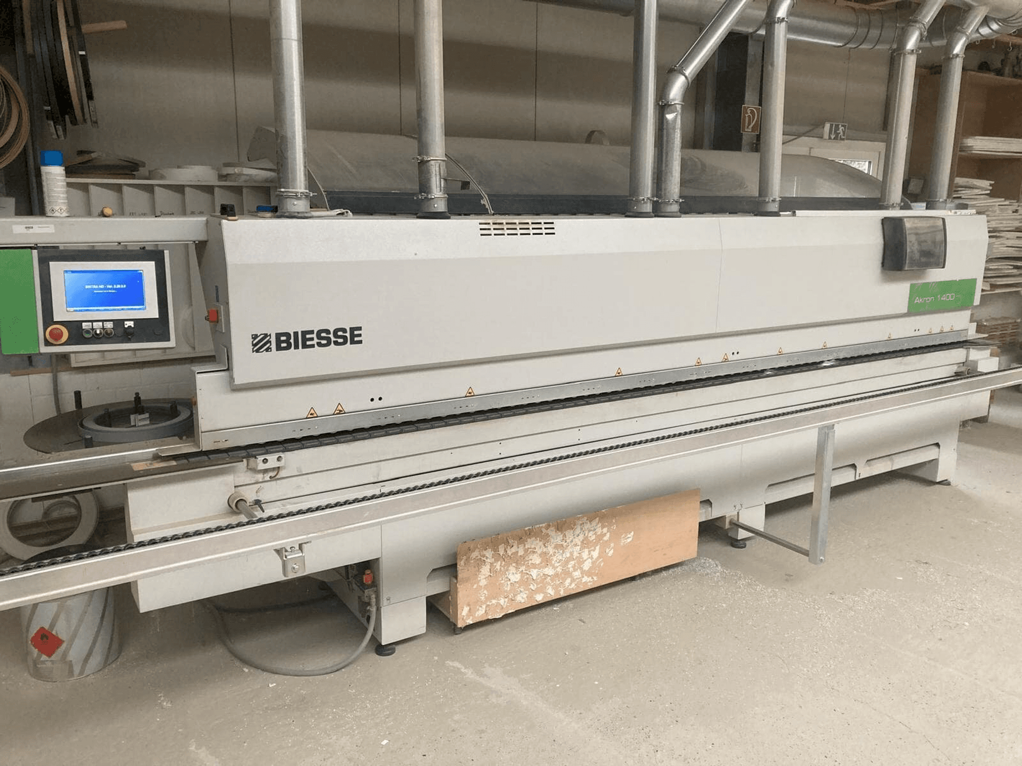 Prikaz stroja BIESSE AKRON 1440 sprijeda
