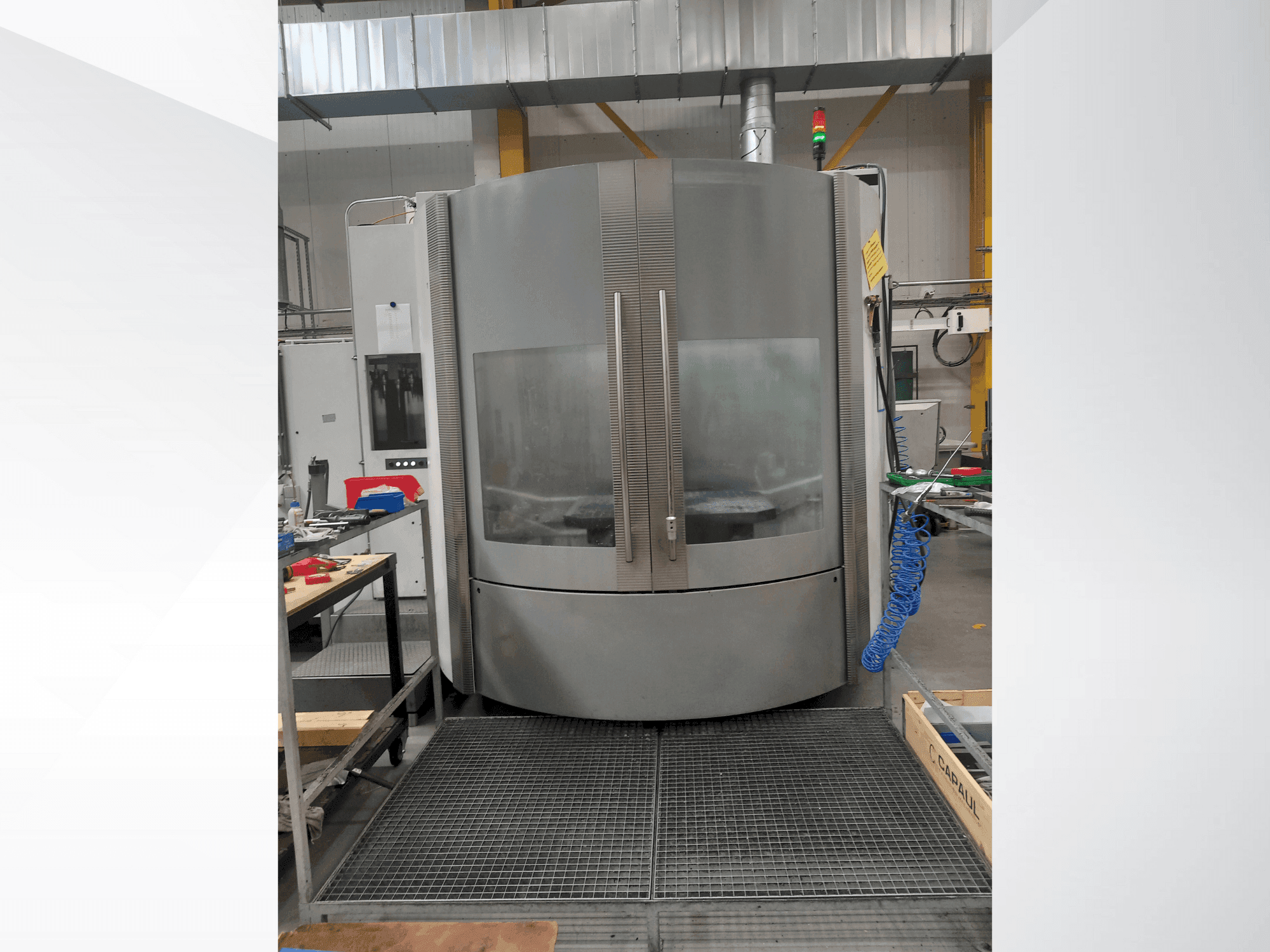 Prikaz stroja DMG DECKEL MAHO DMC 125U sprijeda