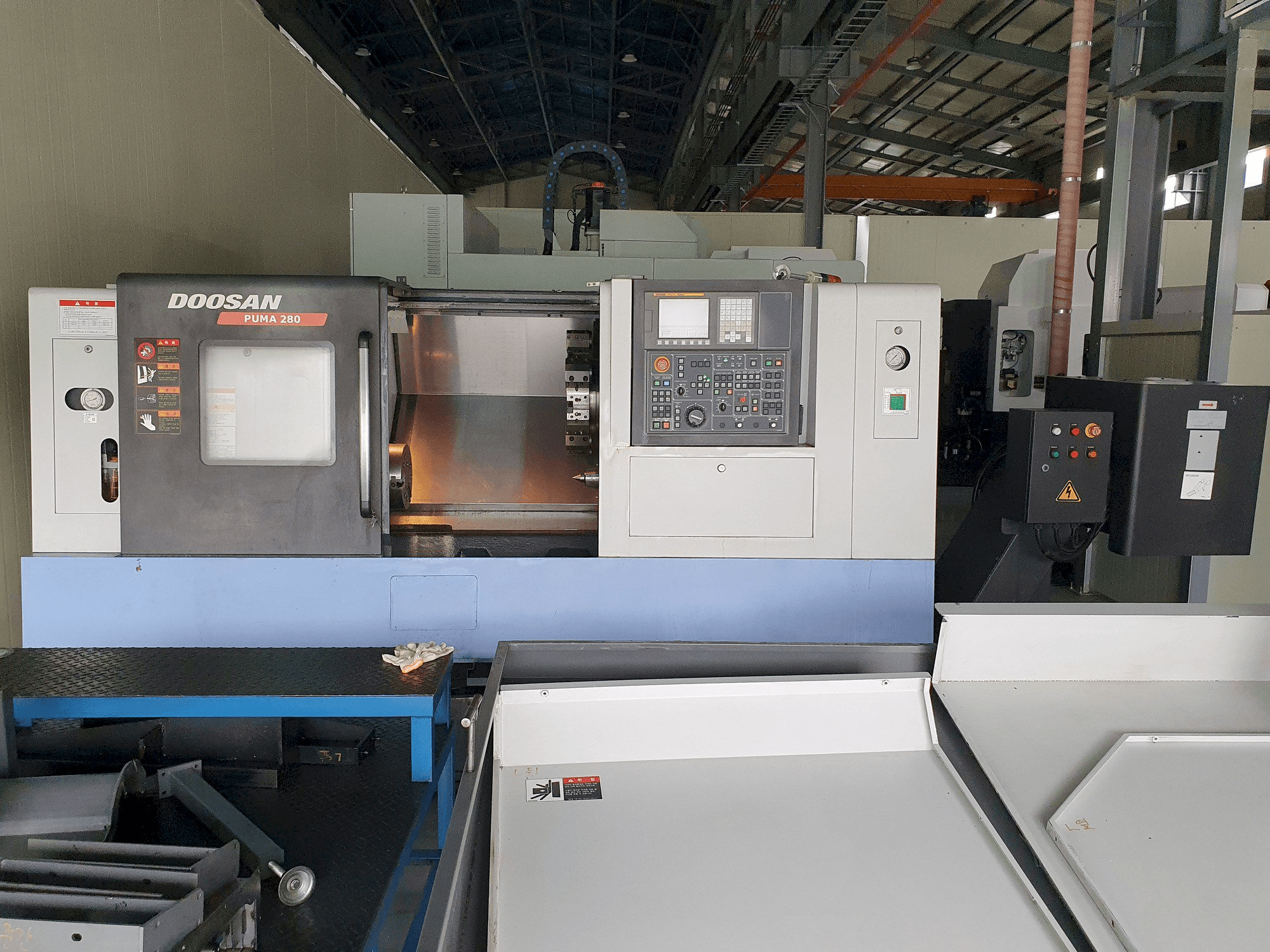 Prikaz stroja Doosan PUMA 280 sprijeda