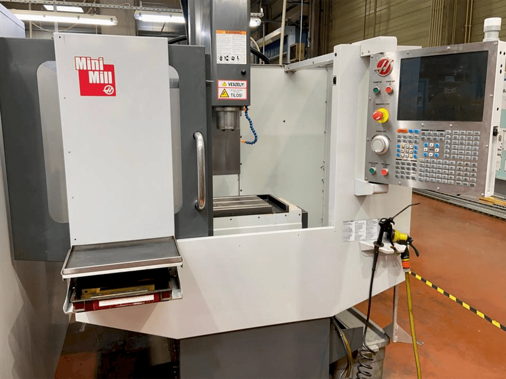 Prikaz stroja HAAS MINIMILL sprijeda