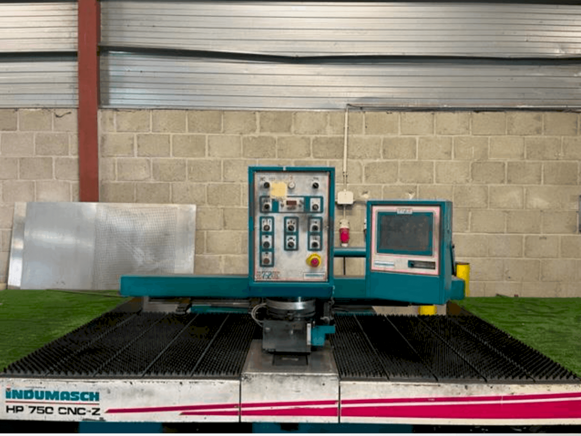 Prikaz stroja Indumasch HP 750 CNC/Z sprijeda