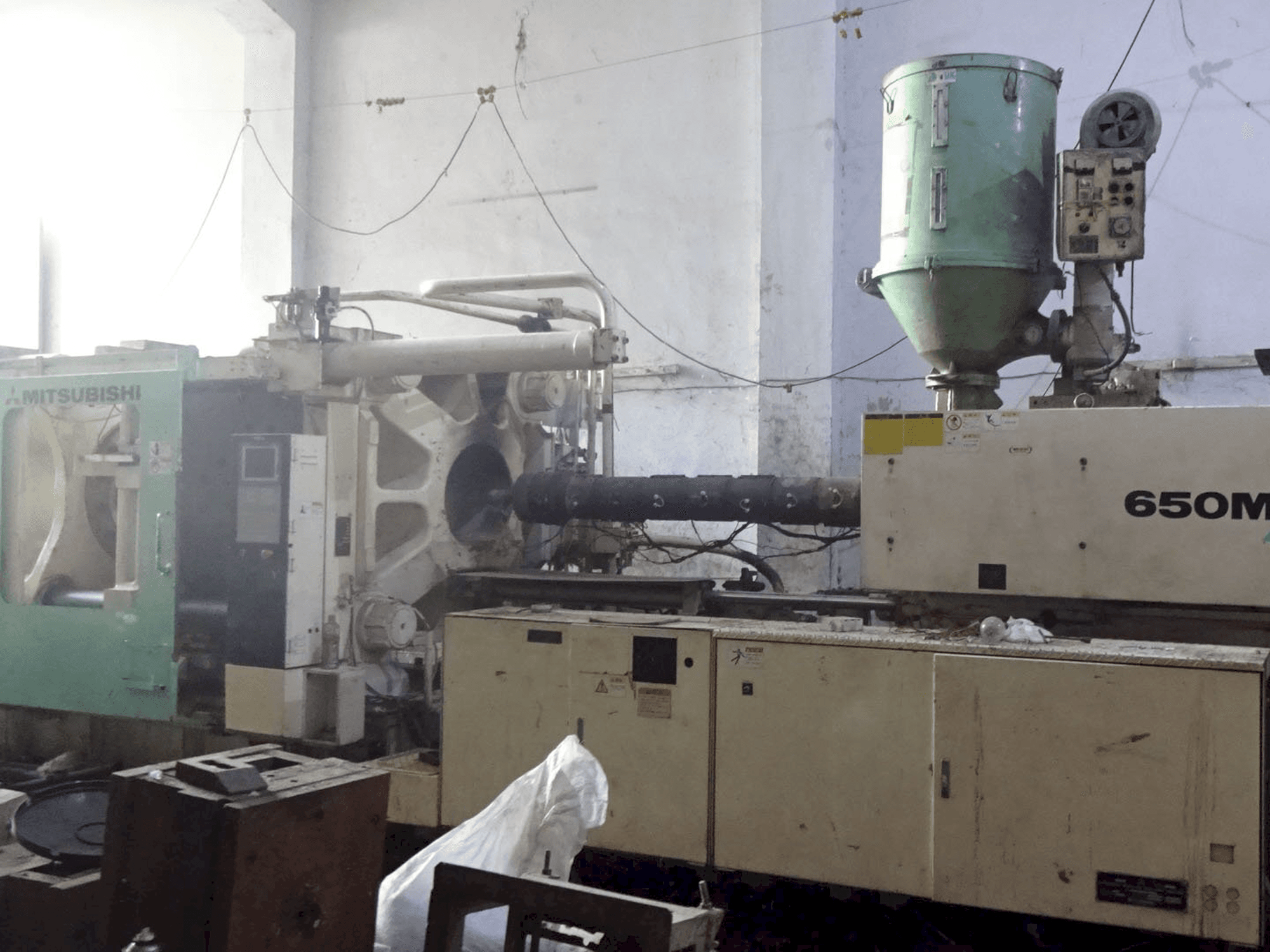 Prikaz stroja Mitsubishi 650 MMG zdesna